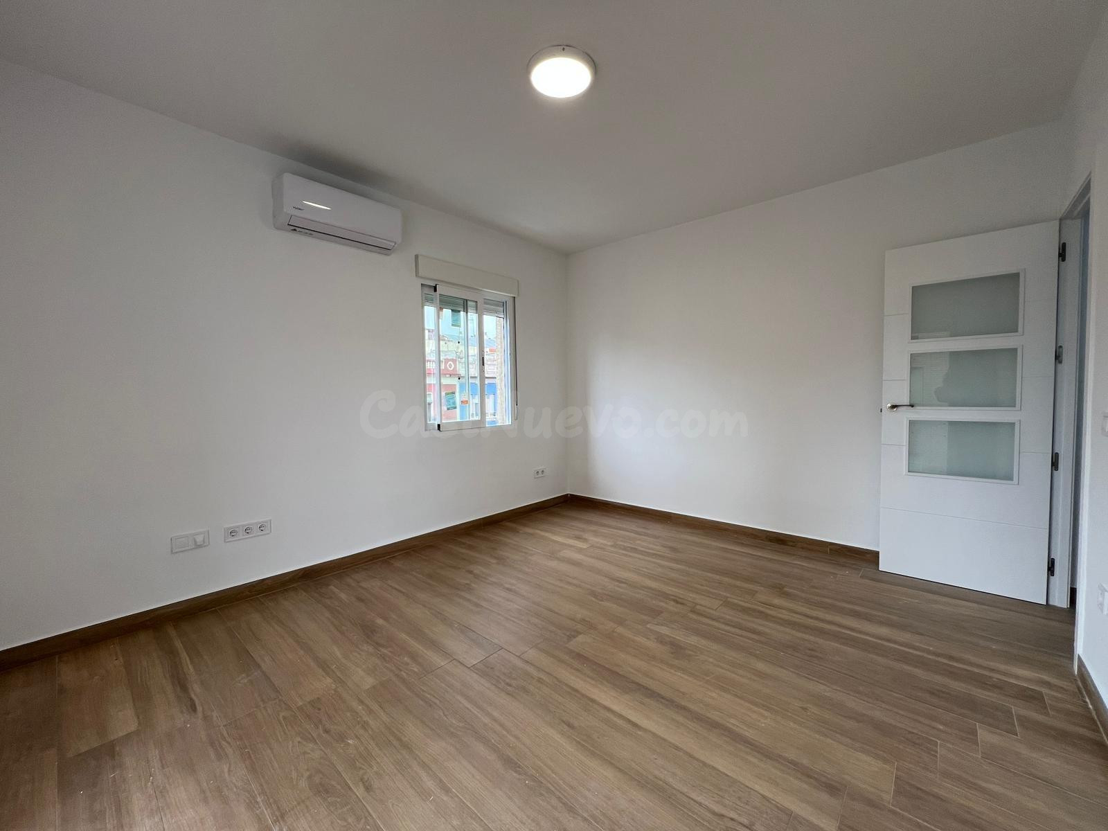 Piso reformado a estrenar con ascensor en Avenida Medina Aza - foto 4