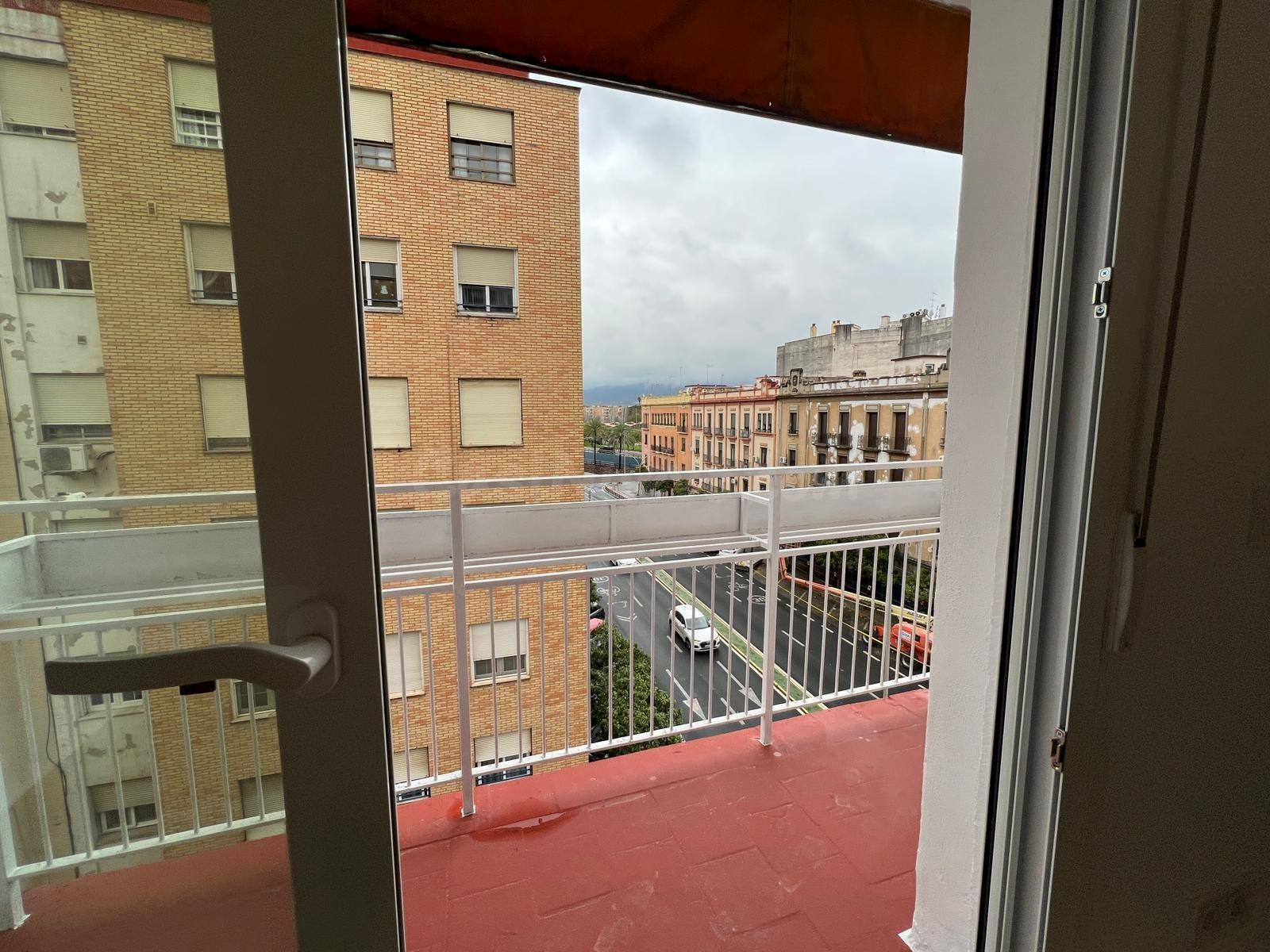 Piso reformado a estrenar con ascensor en Avenida Medina Aza - foto 8