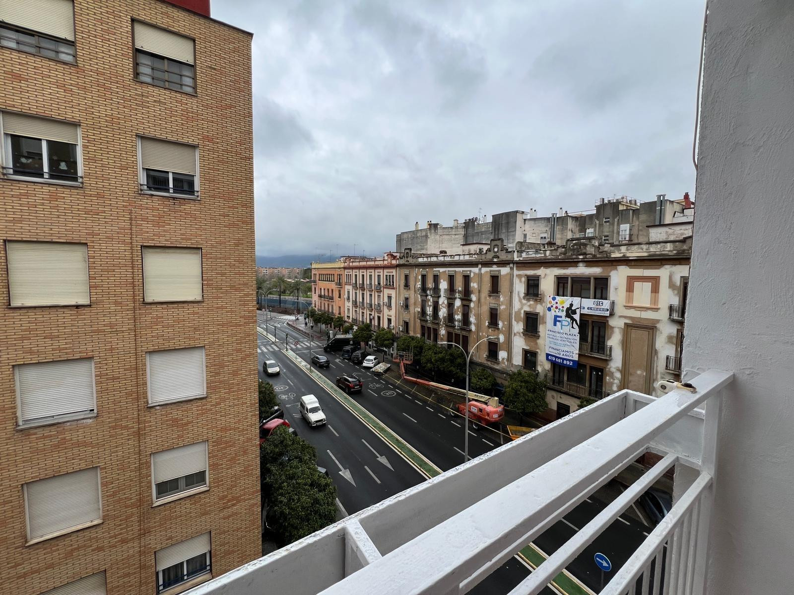 Piso reformado a estrenar con ascensor en Avenida Medina Aza - foto 9
