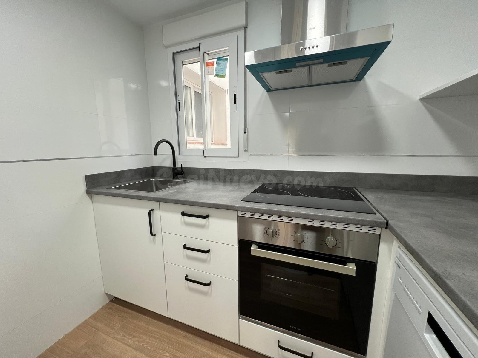 Piso reformado a estrenar con ascensor en Avenida Medina Aza - foto 12