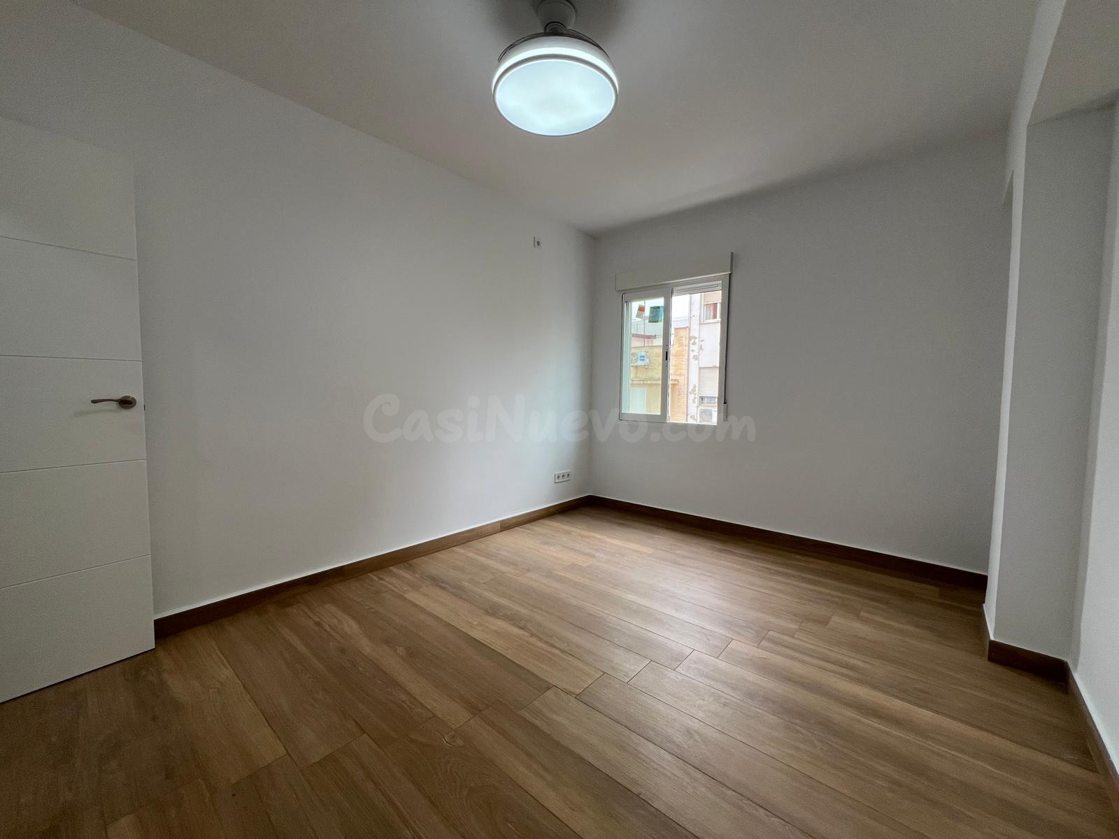 Piso reformado a estrenar con ascensor en Avenida Medina Aza - foto 15