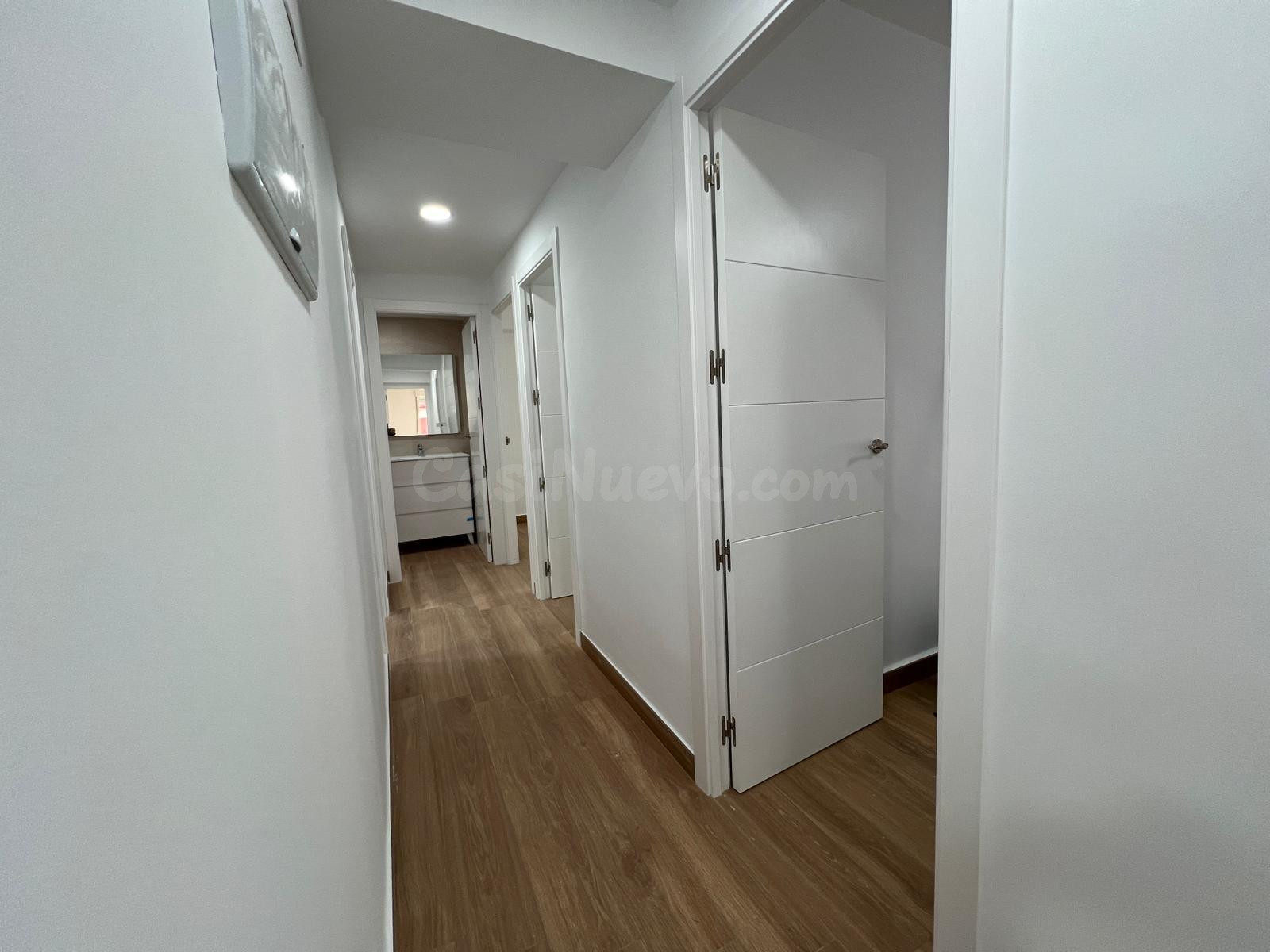 Piso reformado a estrenar con ascensor en Avenida Medina Aza - foto 18