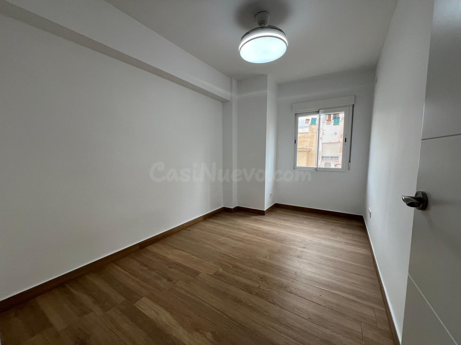 Piso reformado a estrenar con ascensor en Avenida Medina Aza - foto 19