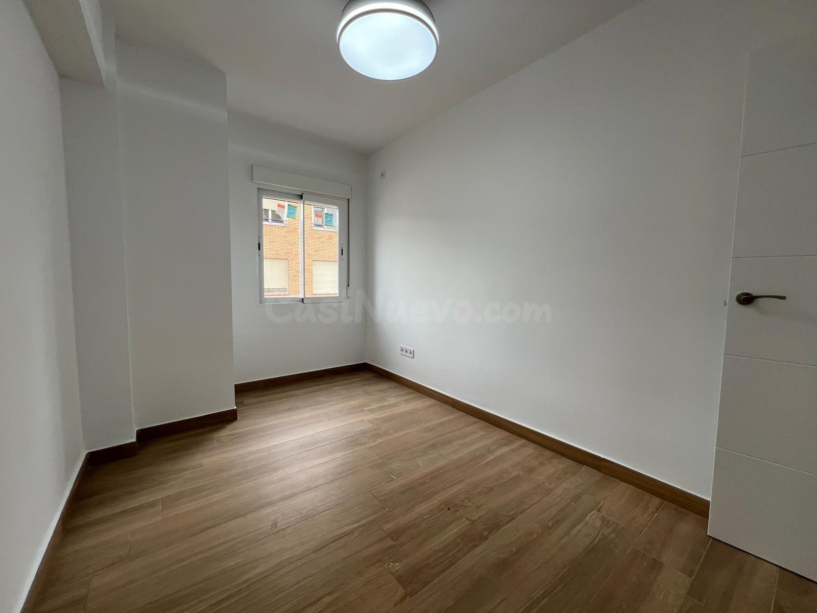 Piso reformado a estrenar con ascensor en Avenida Medina Aza - foto 20