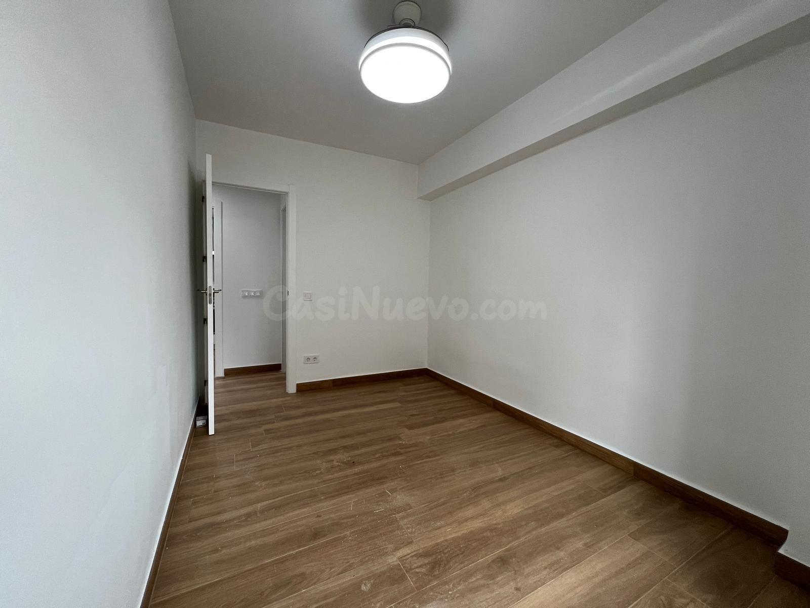 Piso reformado a estrenar con ascensor en Avenida Medina Aza - foto 21