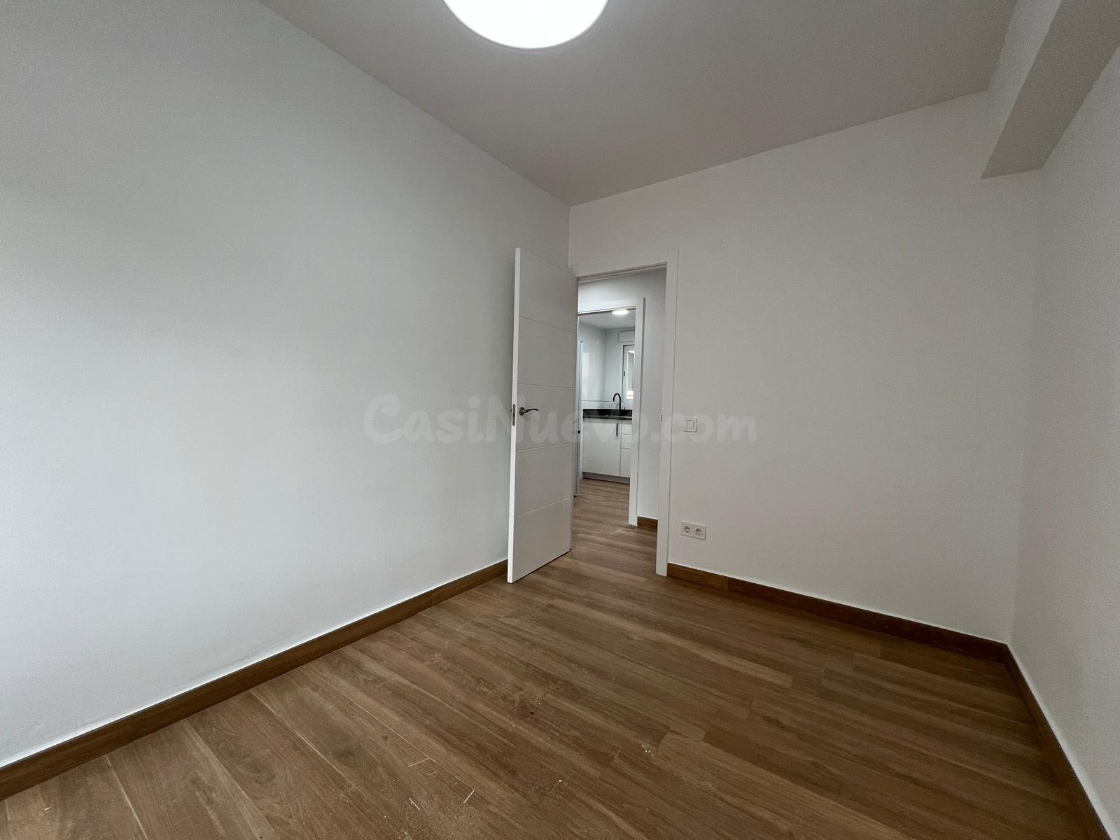 Piso reformado a estrenar con ascensor en Avenida Medina Aza - foto 22