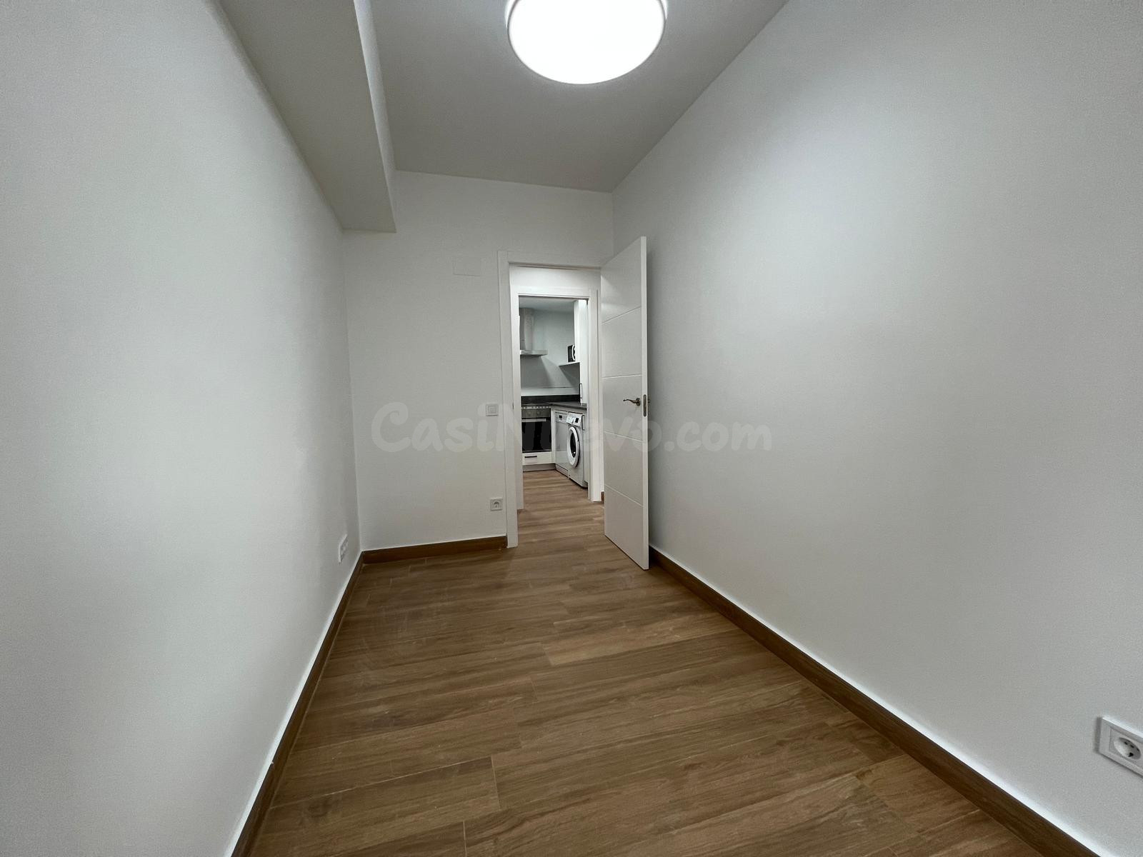 Piso reformado a estrenar con ascensor en Avenida Medina Aza - foto 25