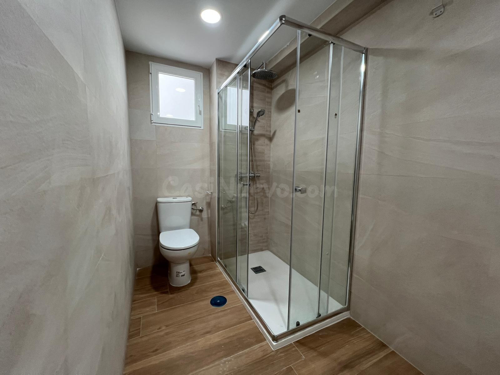 Piso reformado a estrenar con ascensor en Avenida Medina Aza - foto 27