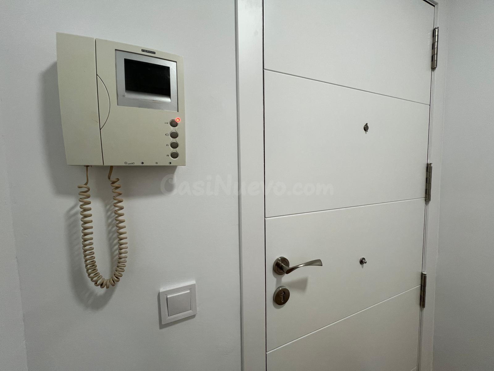 Piso reformado a estrenar con ascensor en Avenida Medina Aza - foto 30