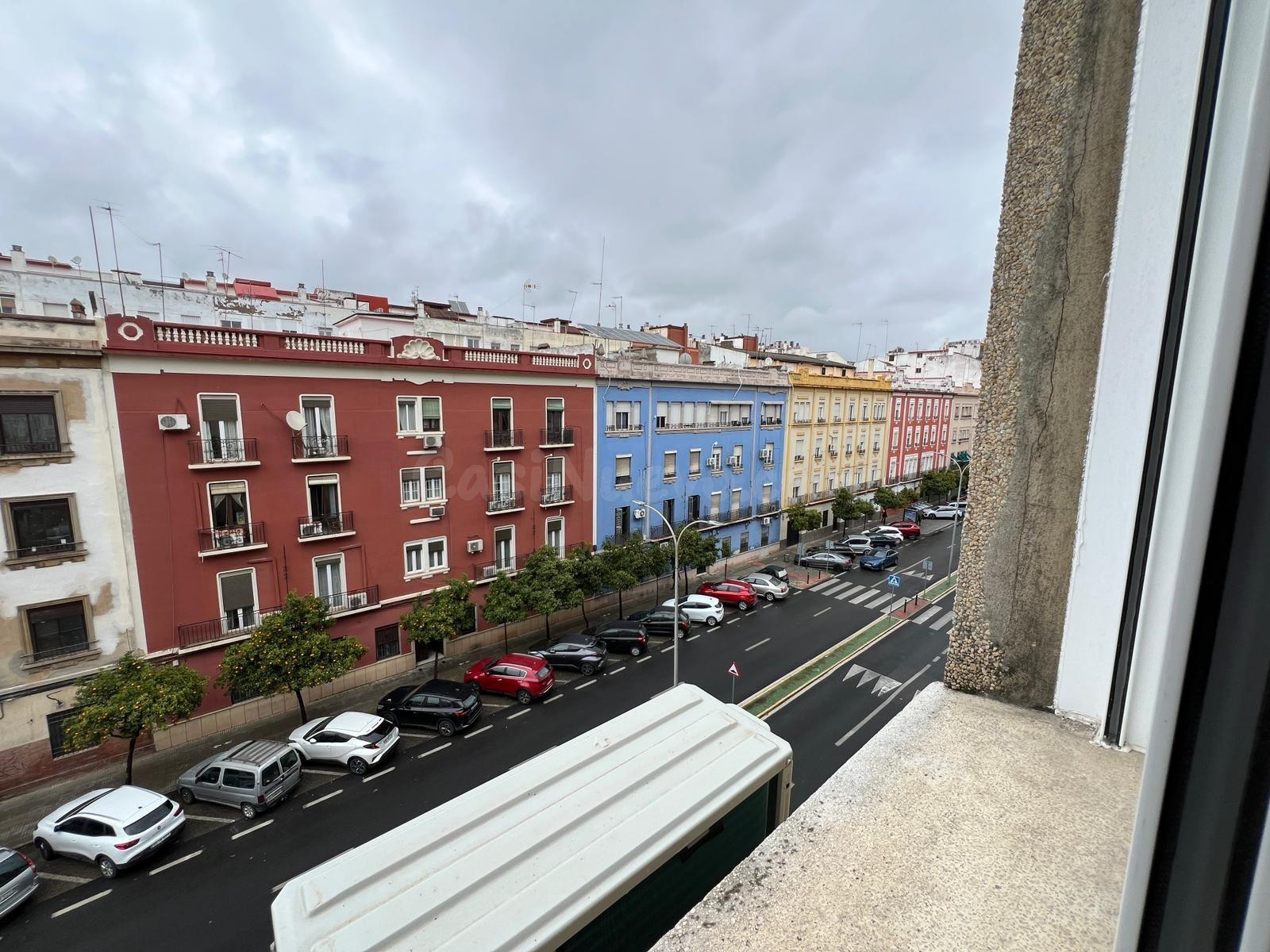 Piso reformado a estrenar con ascensor en Avenida Medina Aza - foto 31