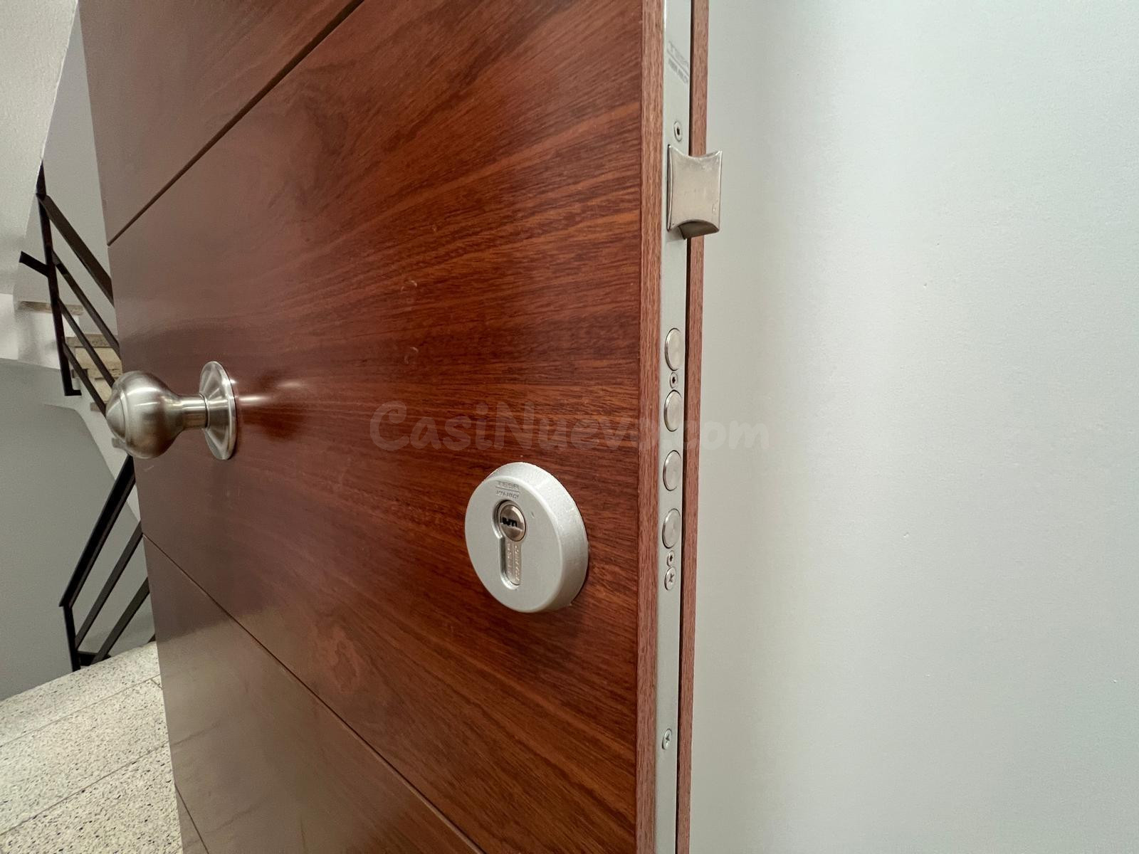 Piso reformado a estrenar con ascensor en Avenida Medina Aza - foto 33