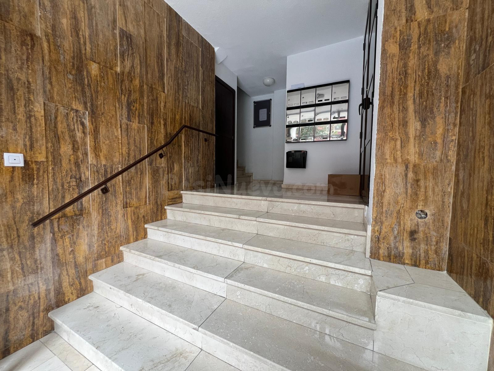 Piso reformado a estrenar con ascensor en Avenida Medina Aza - foto 34