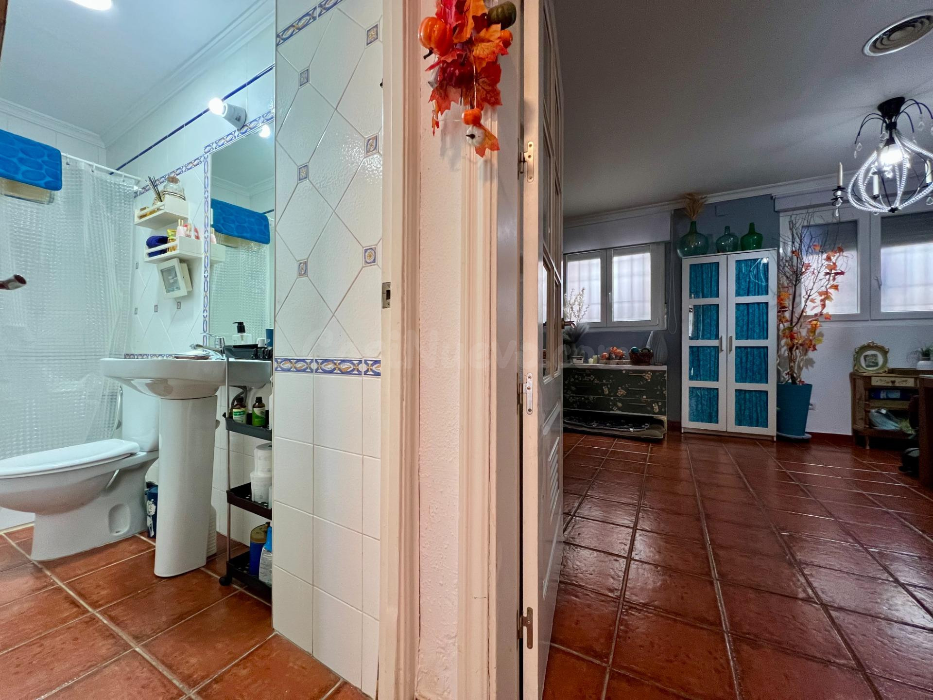 E. Amplia casa adosada totalmente reformada en Santa Cruz - foto 12