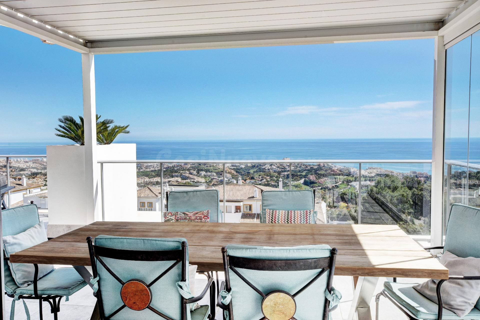 Atico Moderno de Esquina con Vistas Panoramicas al Mar y cen