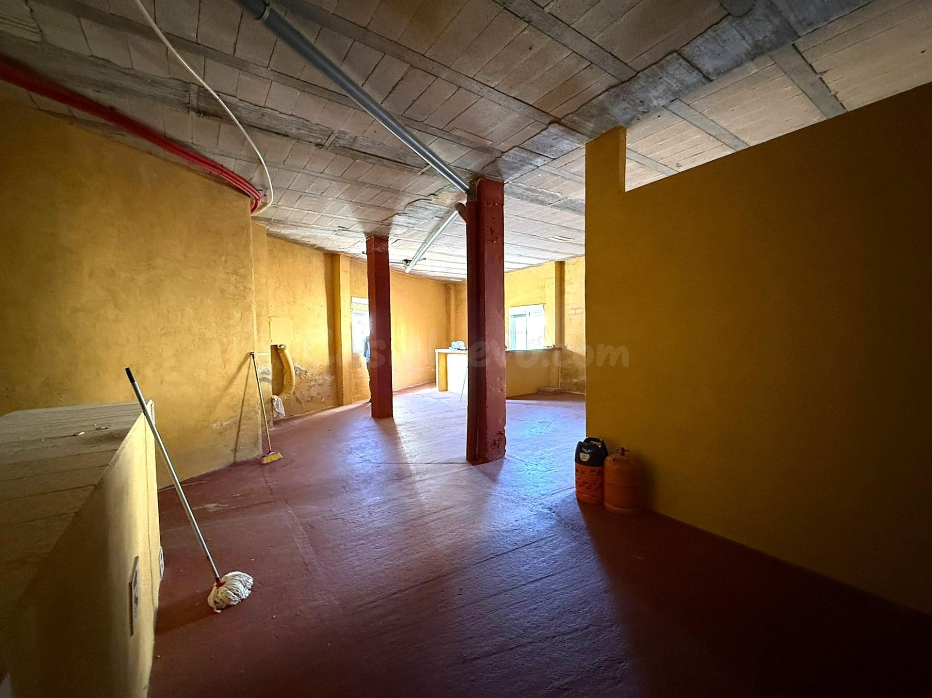 Fabuloso local en Villafranca para montar tu idea de negocio - foto 13