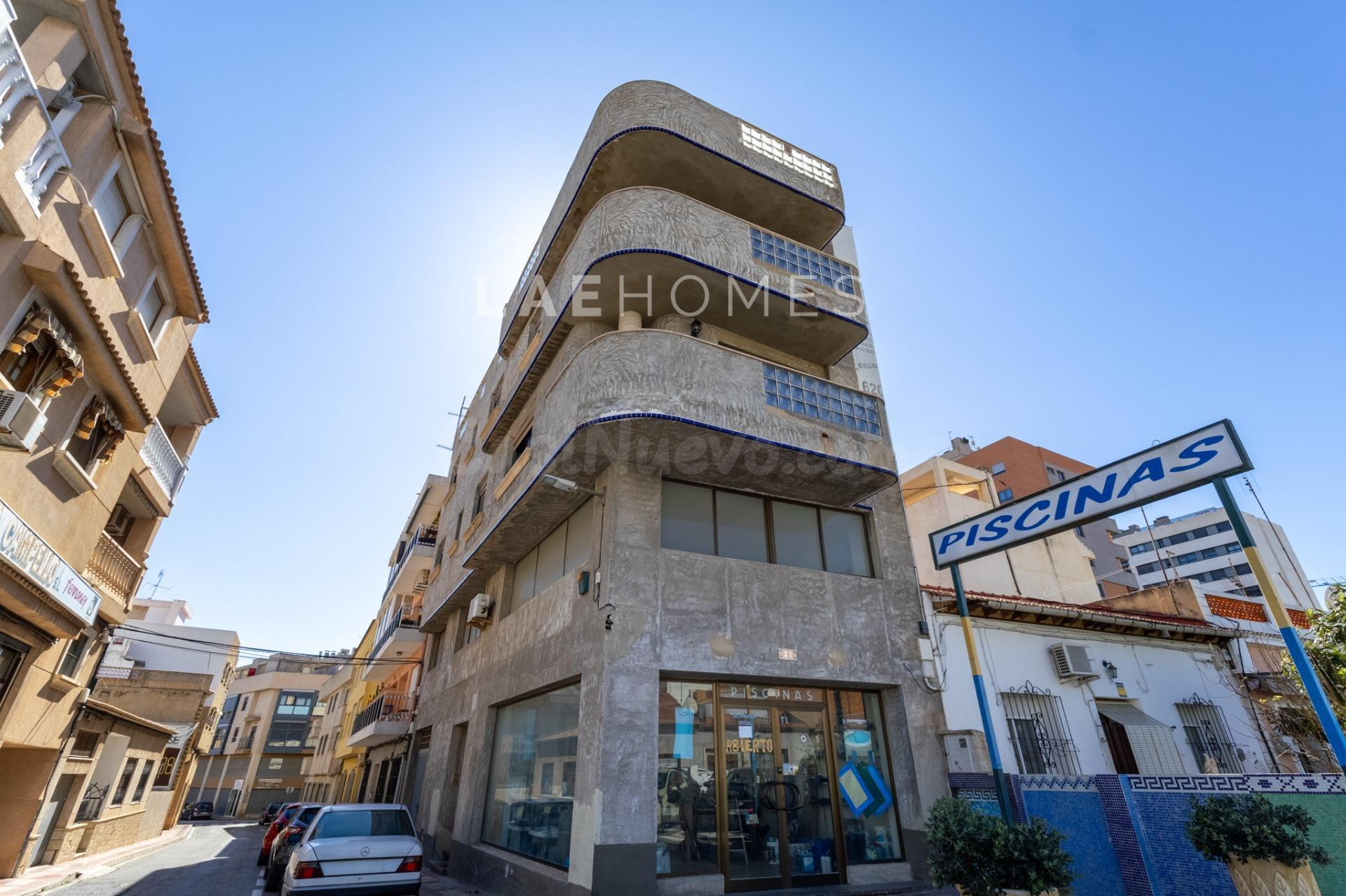 Edificio con local en venta en El Campello - foto 2