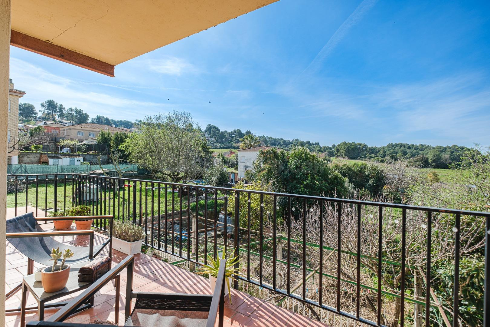 AMPLIA Y LUMINOSA CASA EN UNA SOLA PLANTA, CON PISCINA, GARA - foto 12
