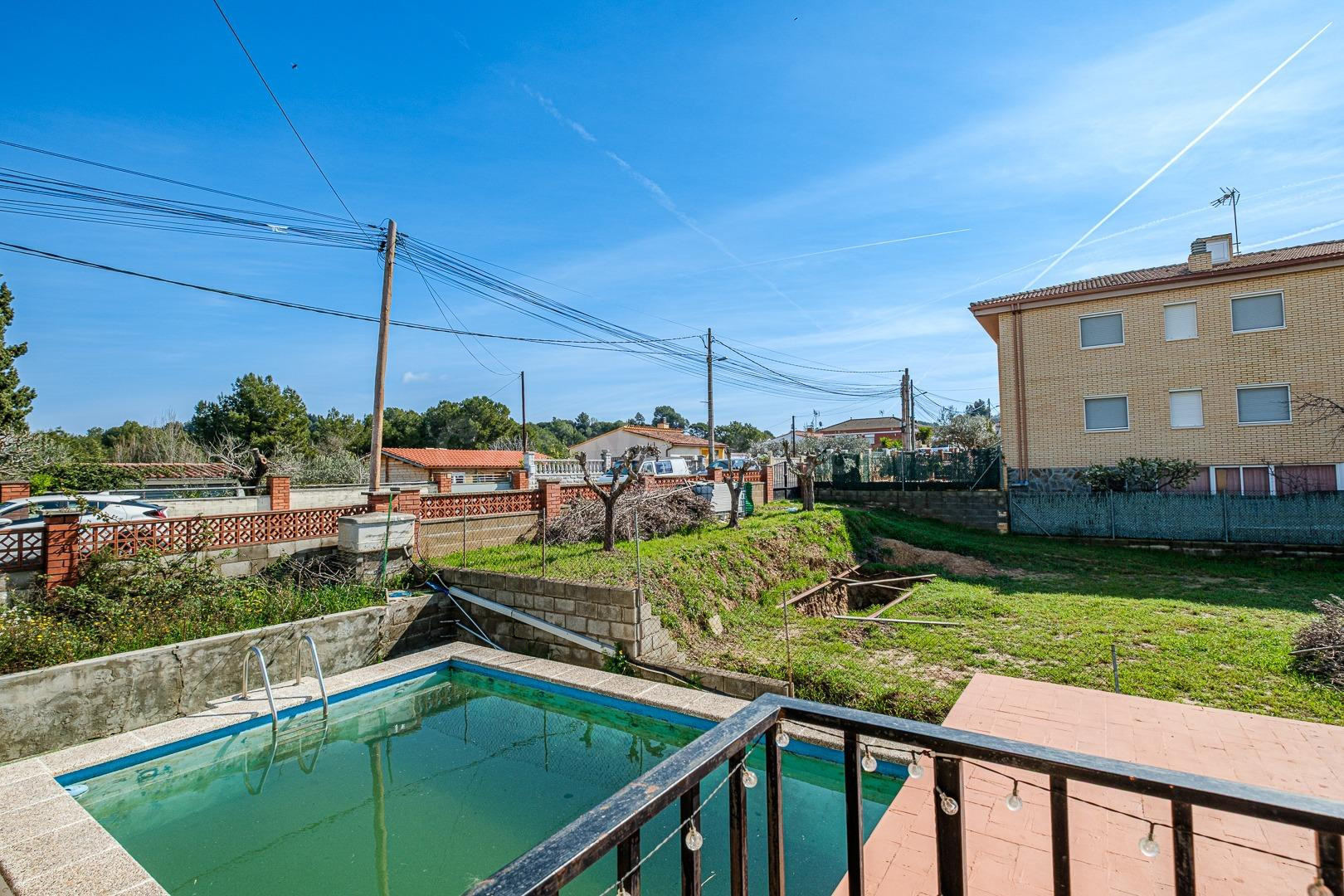 AMPLIA Y LUMINOSA CASA EN UNA SOLA PLANTA, CON PISCINA, GARA - foto 14