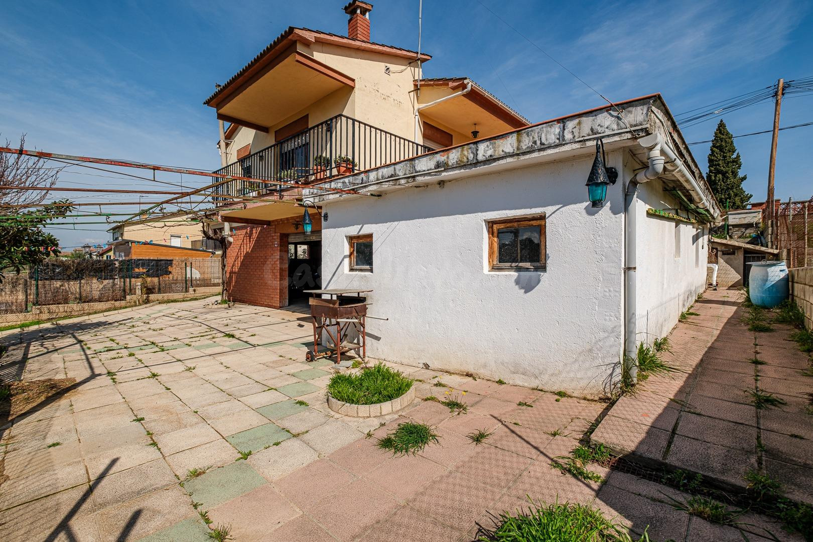 AMPLIA Y LUMINOSA CASA EN UNA SOLA PLANTA, CON PISCINA, GARA - foto 20
