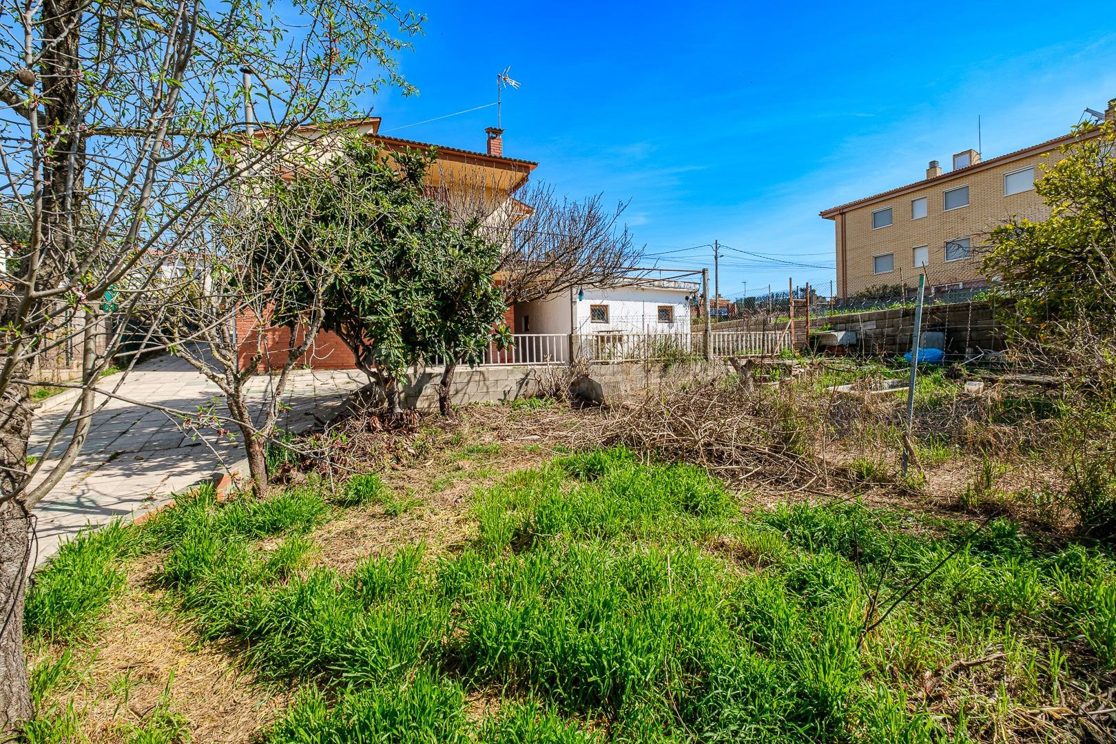 AMPLIA Y LUMINOSA CASA EN UNA SOLA PLANTA, CON PISCINA, GARA - foto 21