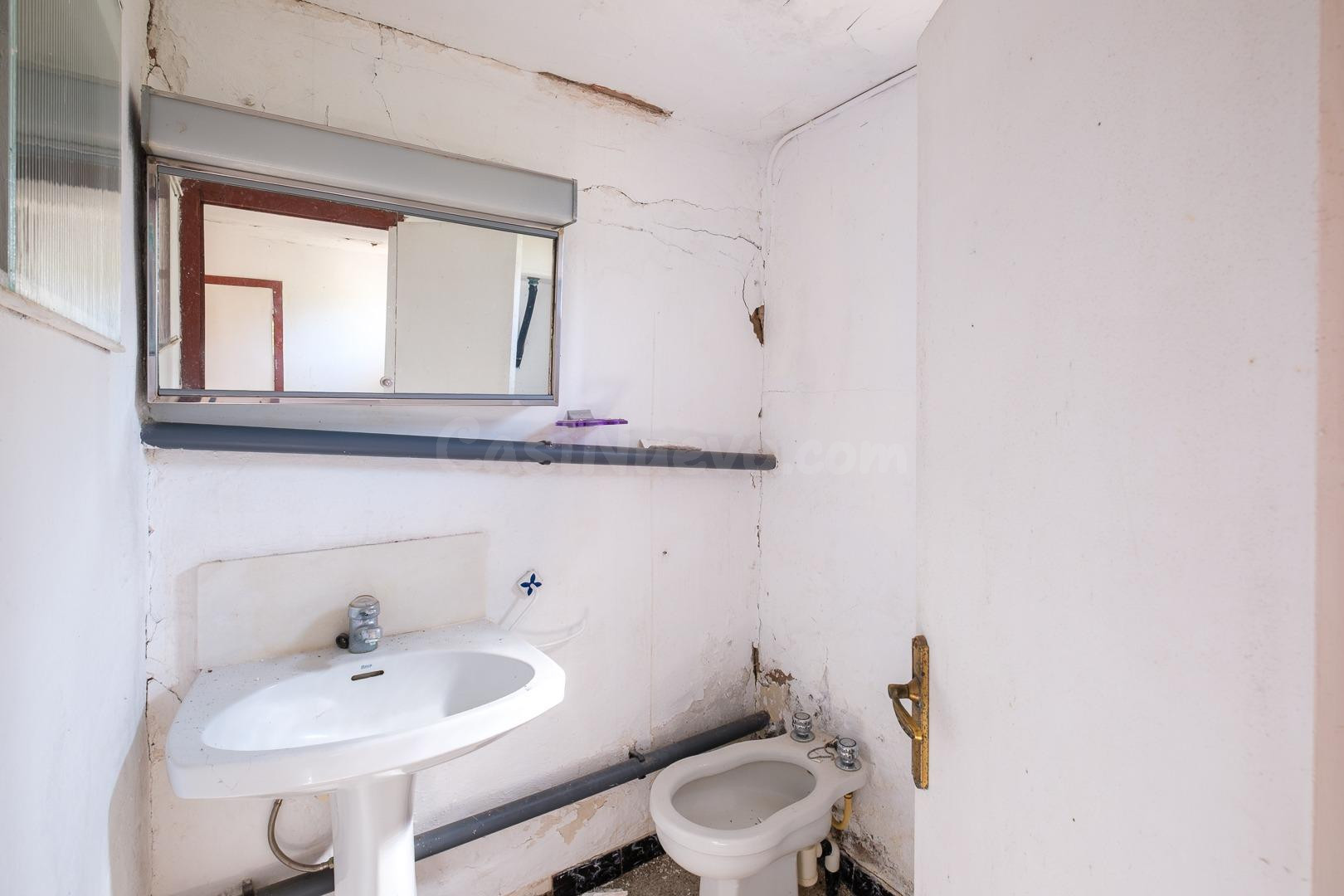 AMPLIA Y LUMINOSA CASA EN UNA SOLA PLANTA, CON PISCINA, GARA - foto 26