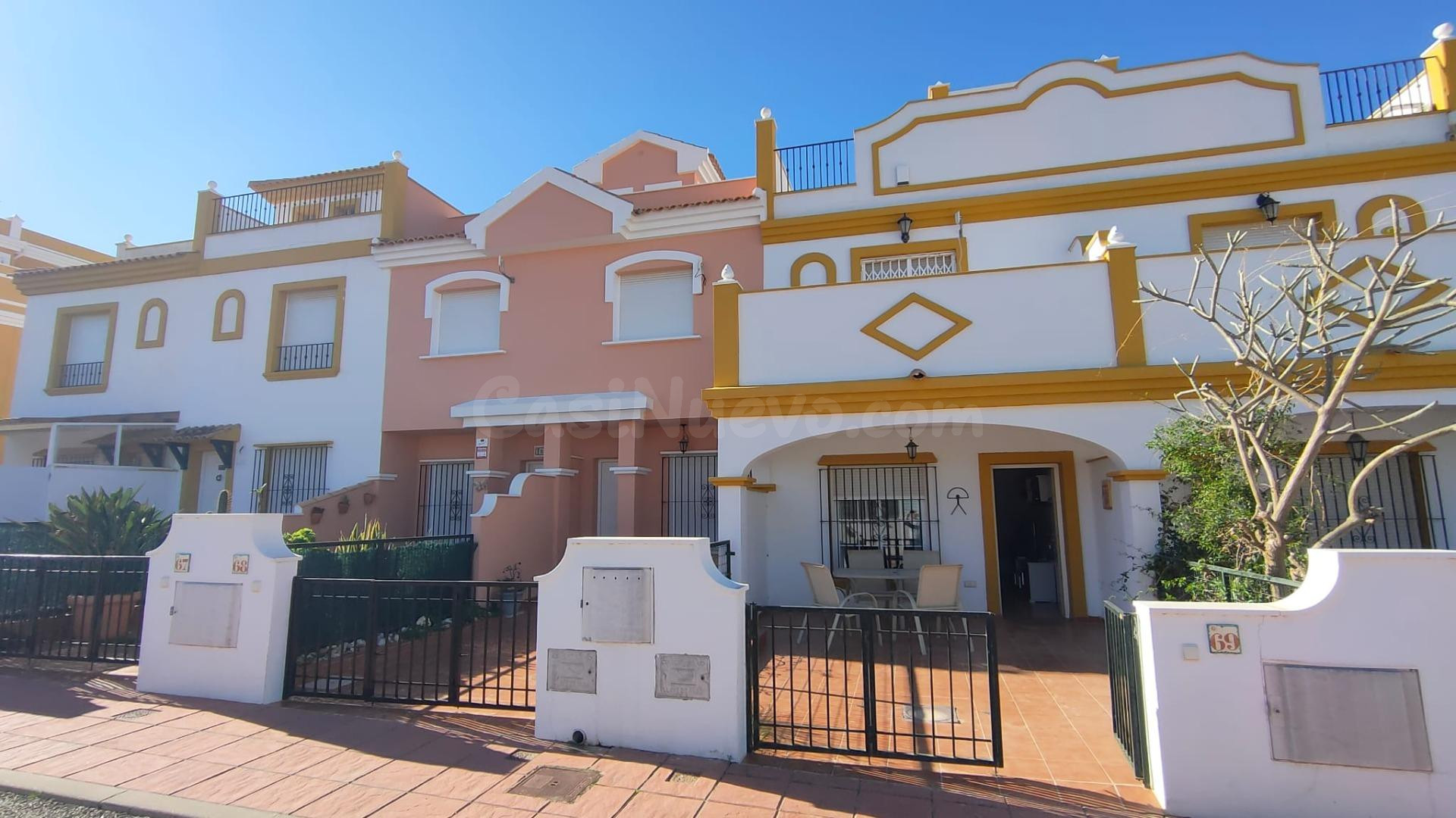 Casa adosada de 3 dormitorios y amplio solárium en Calas del
