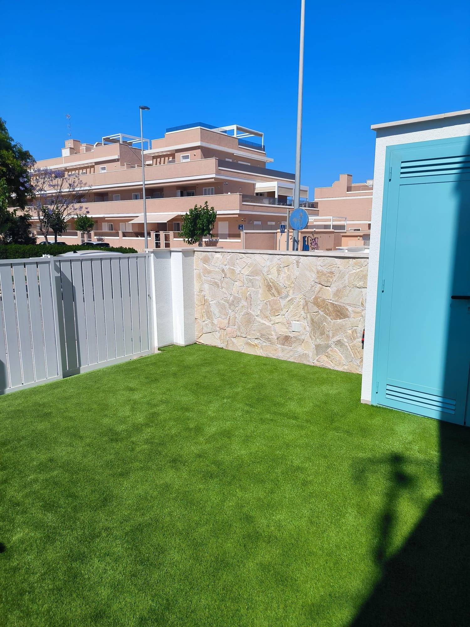 BUNGALOW DE NUEVA CONSTRUCCIÓN A 300M DE LA PLAYA - foto 2
