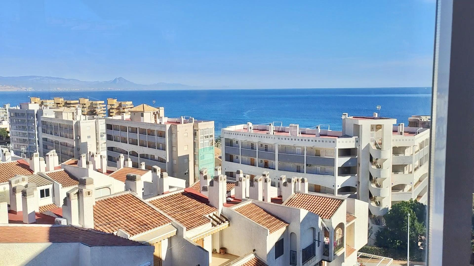 AMPLIO APARTAMENTO MUY LUMINOSO Y HERMOSAS VISTAS AL MAR - foto 7