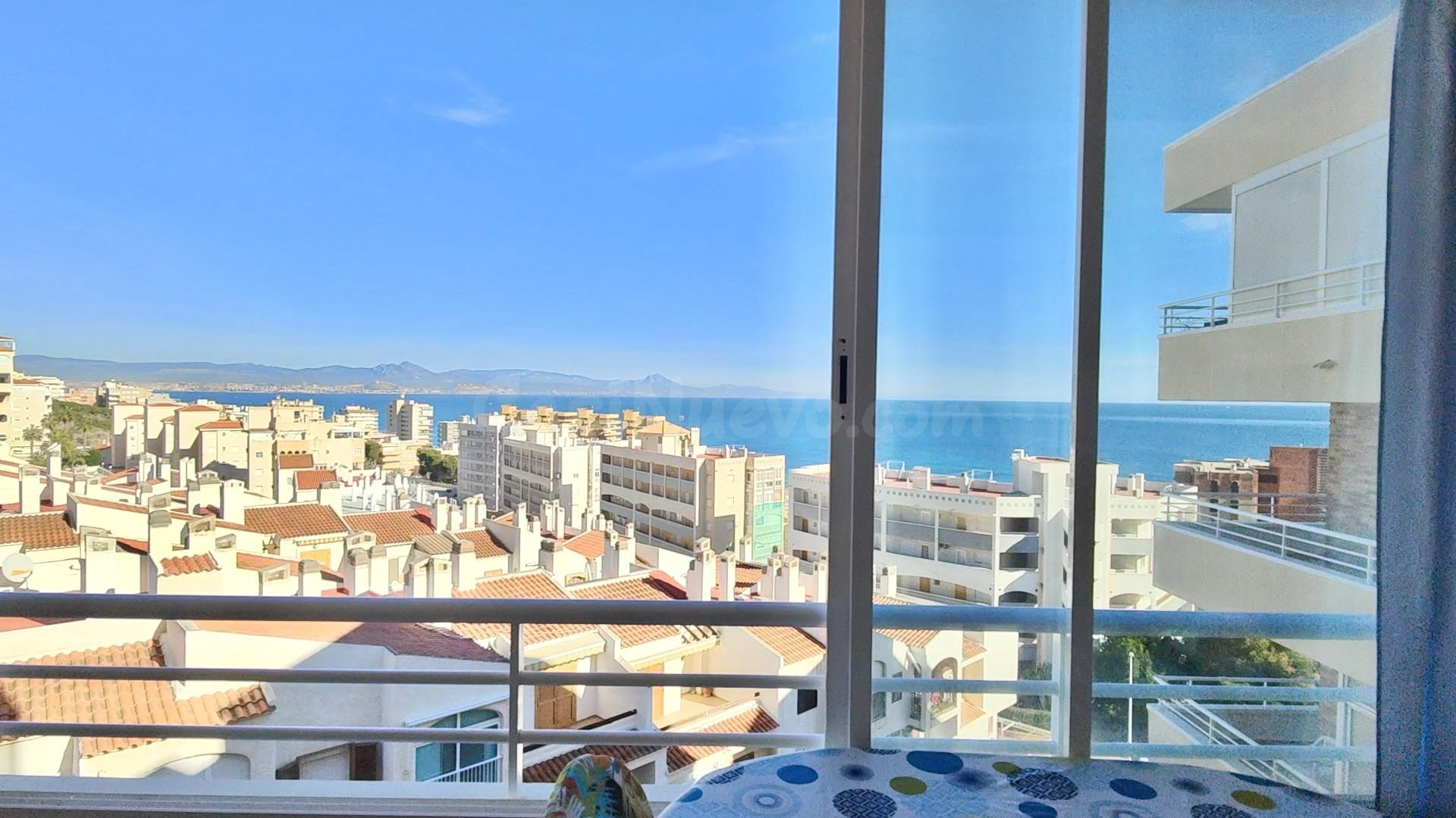 AMPLIO APARTAMENTO MUY LUMINOSO Y HERMOSAS VISTAS AL MAR - foto 8