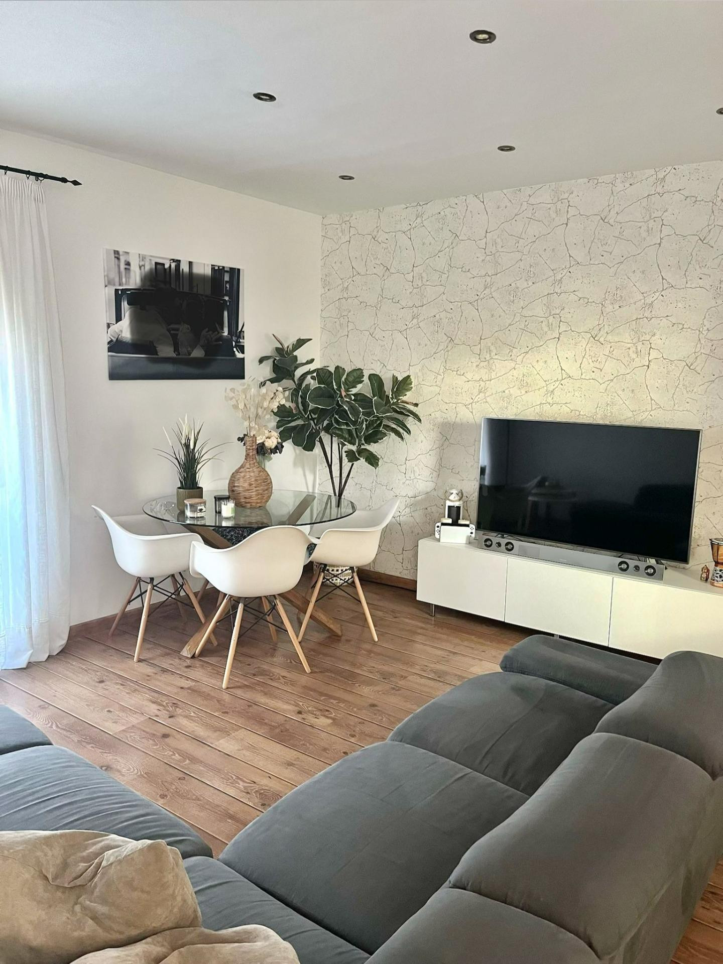 PRECIOSO PISO COMPLETAMENTE RENOVADO, CENTRICO Y LUMINOSO