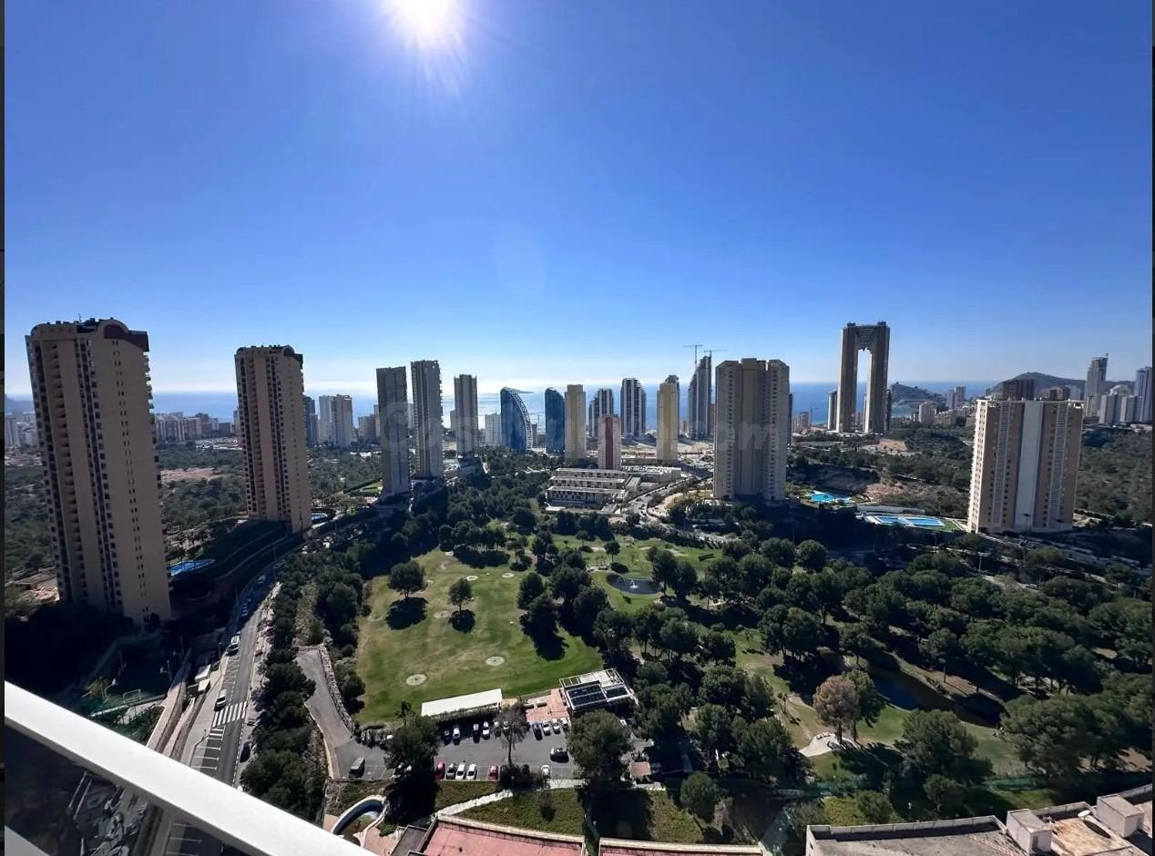 ÁTICO DÚPLEX EN EAGLE TOWER CON VISTAS INFINITAS DE BENIDORM