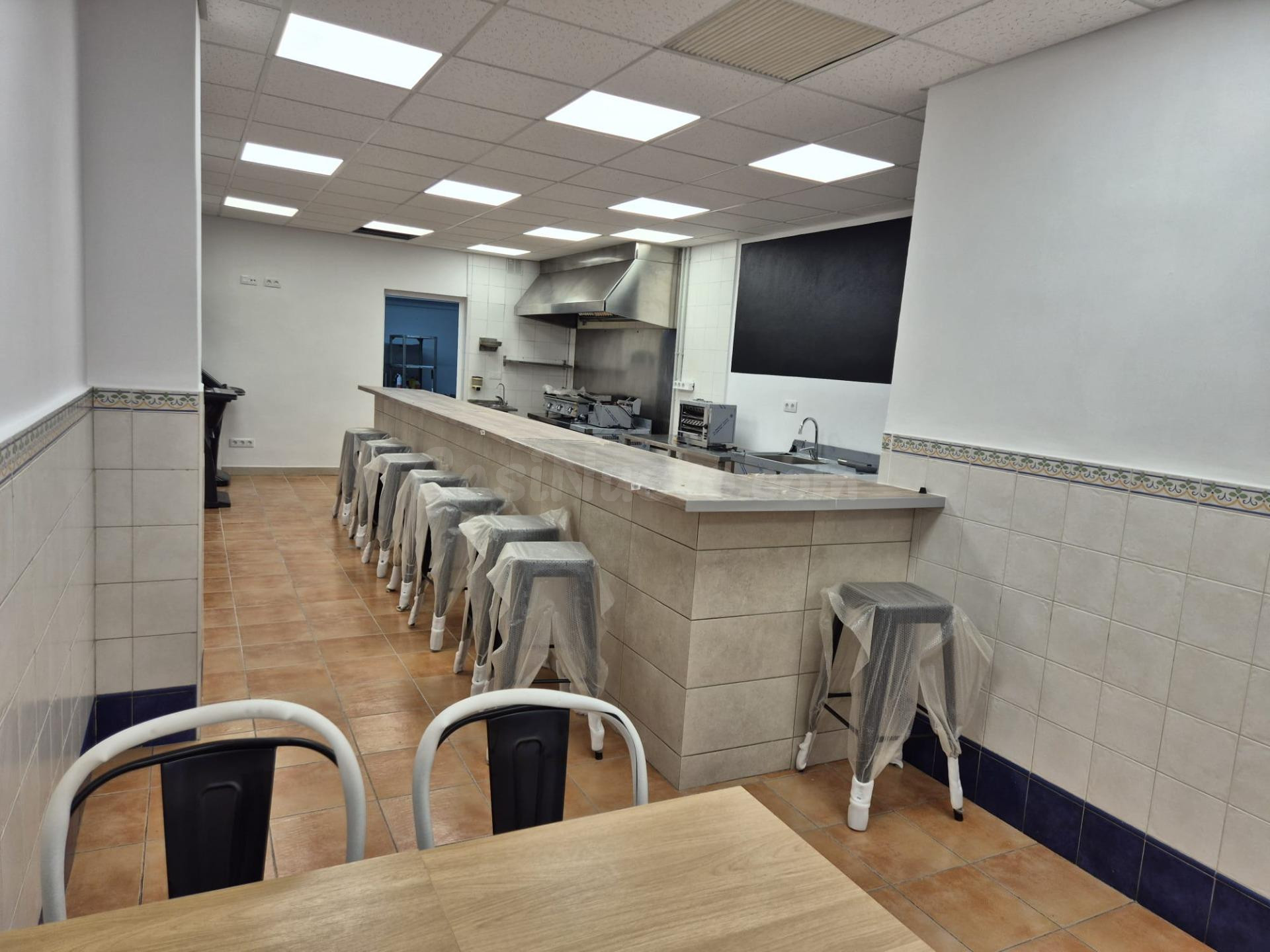 Traspaso de local reformado en Son Cotoner – listo para empe - foto 3