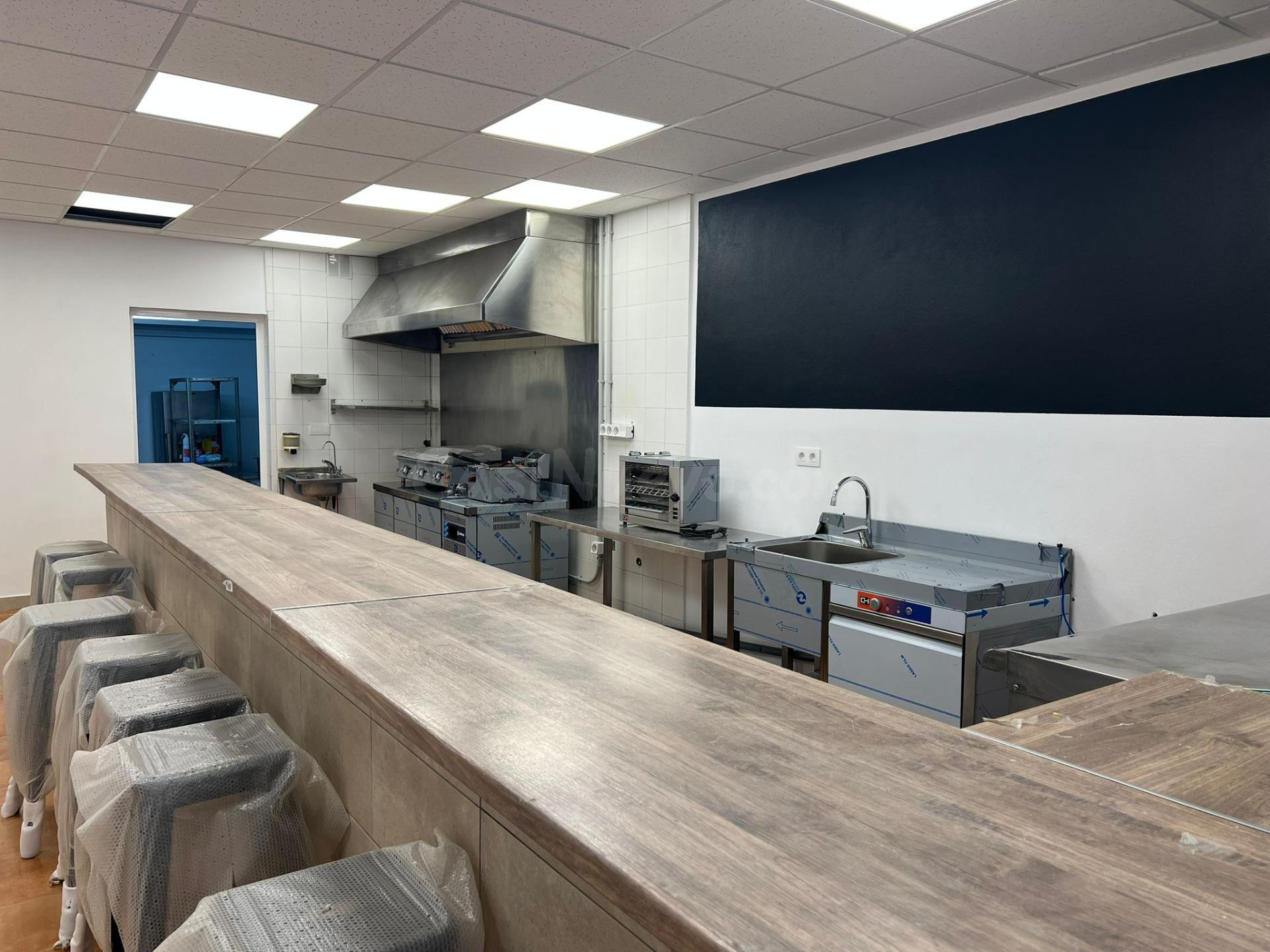 Traspaso de local reformado en Son Cotoner – listo para empe - foto 4