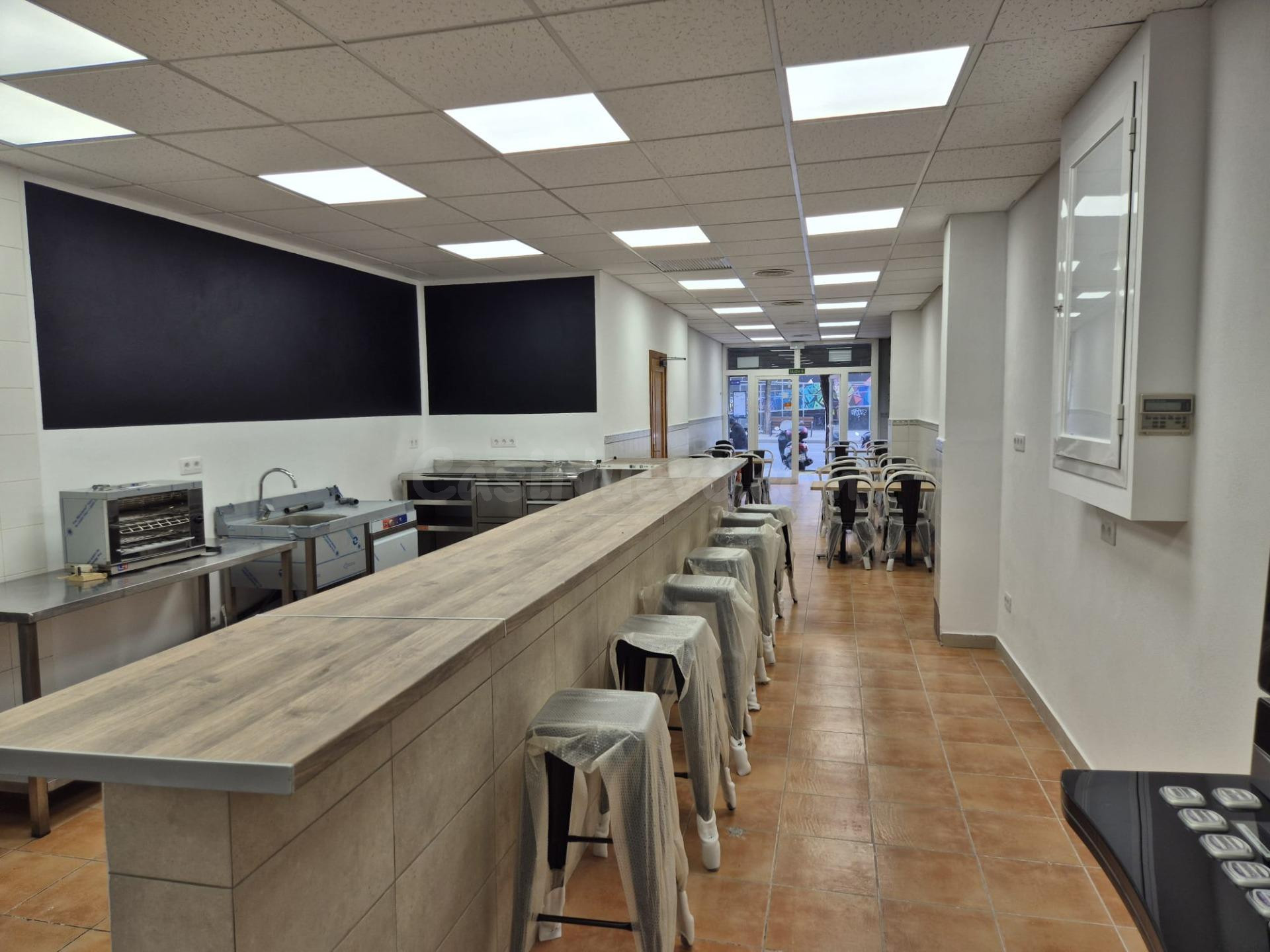 Traspaso de local reformado en Son Cotoner – listo para empe - foto 8