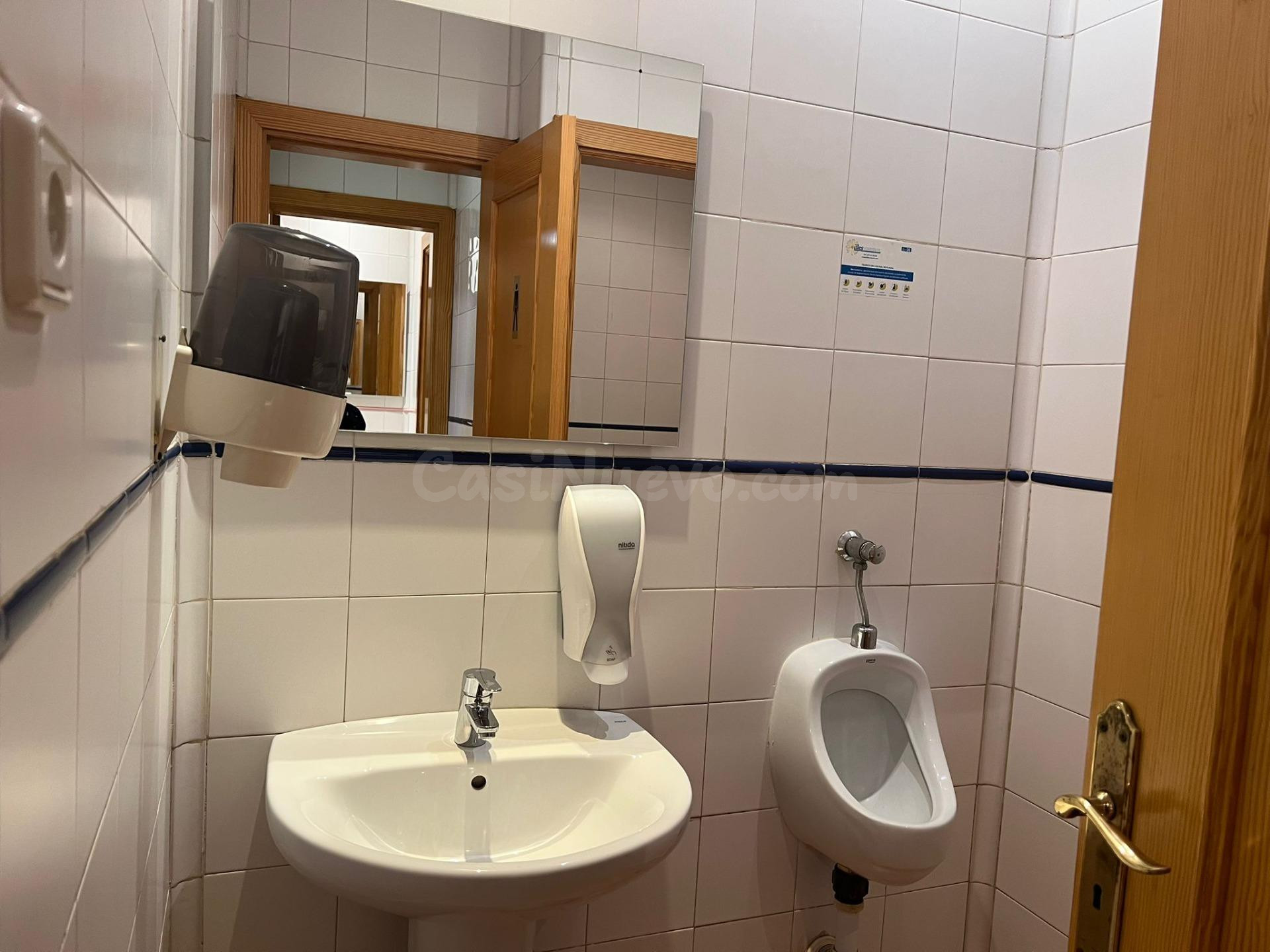 Traspaso de local reformado en Son Cotoner – listo para empe - foto 9