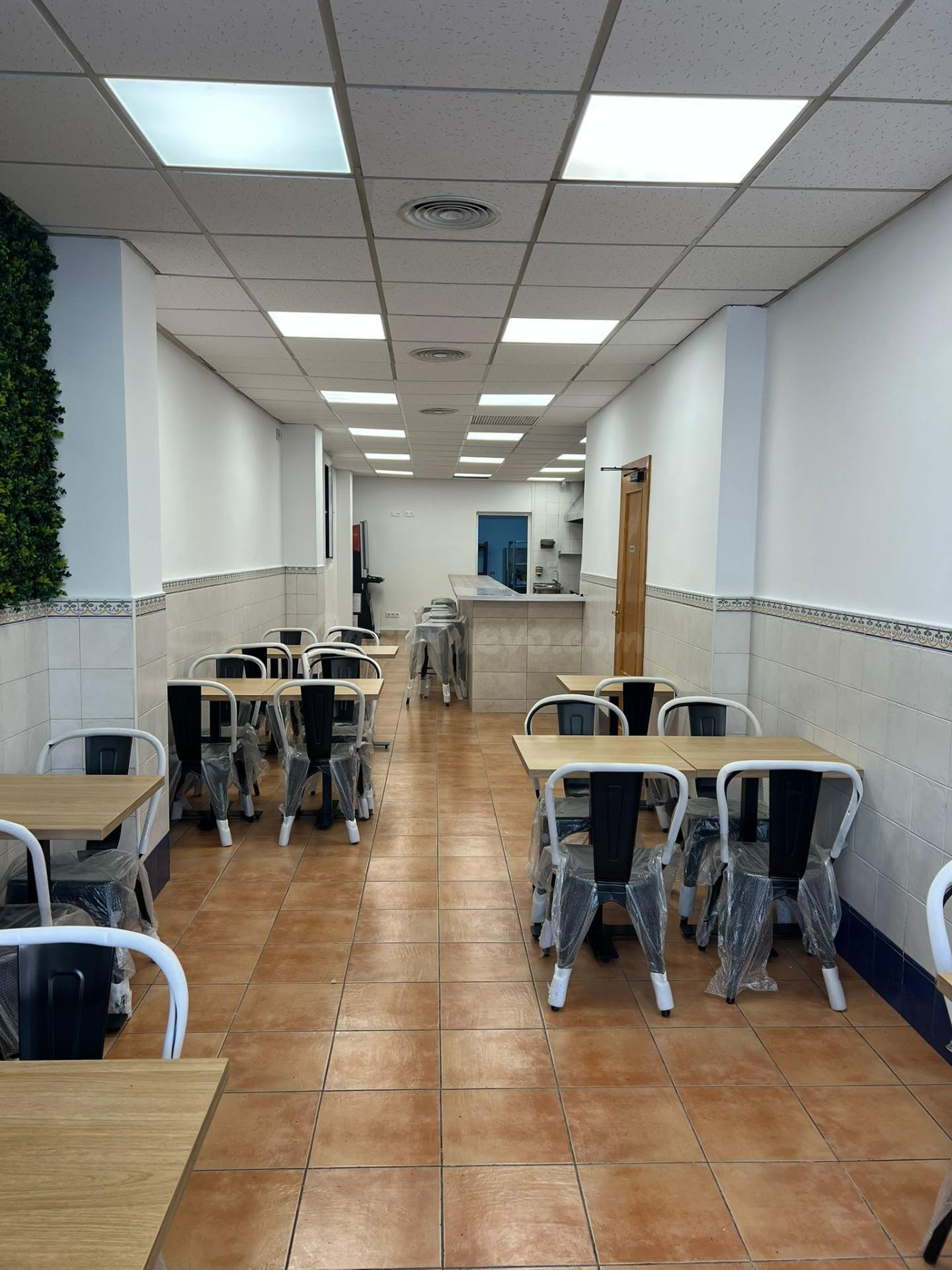 Traspaso de local reformado en Son Cotoner – listo para empe - foto 14