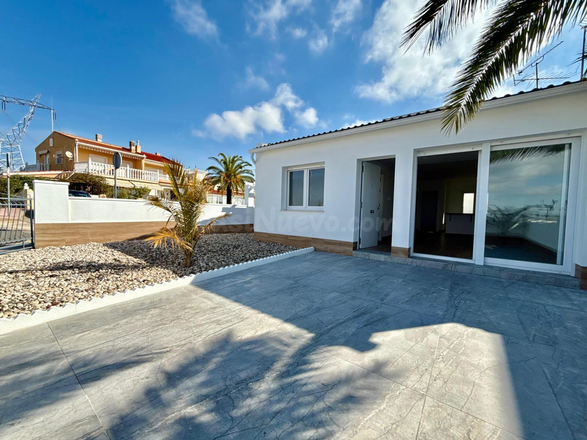 Bungalow reformado con patio y mucha luz - foto 3