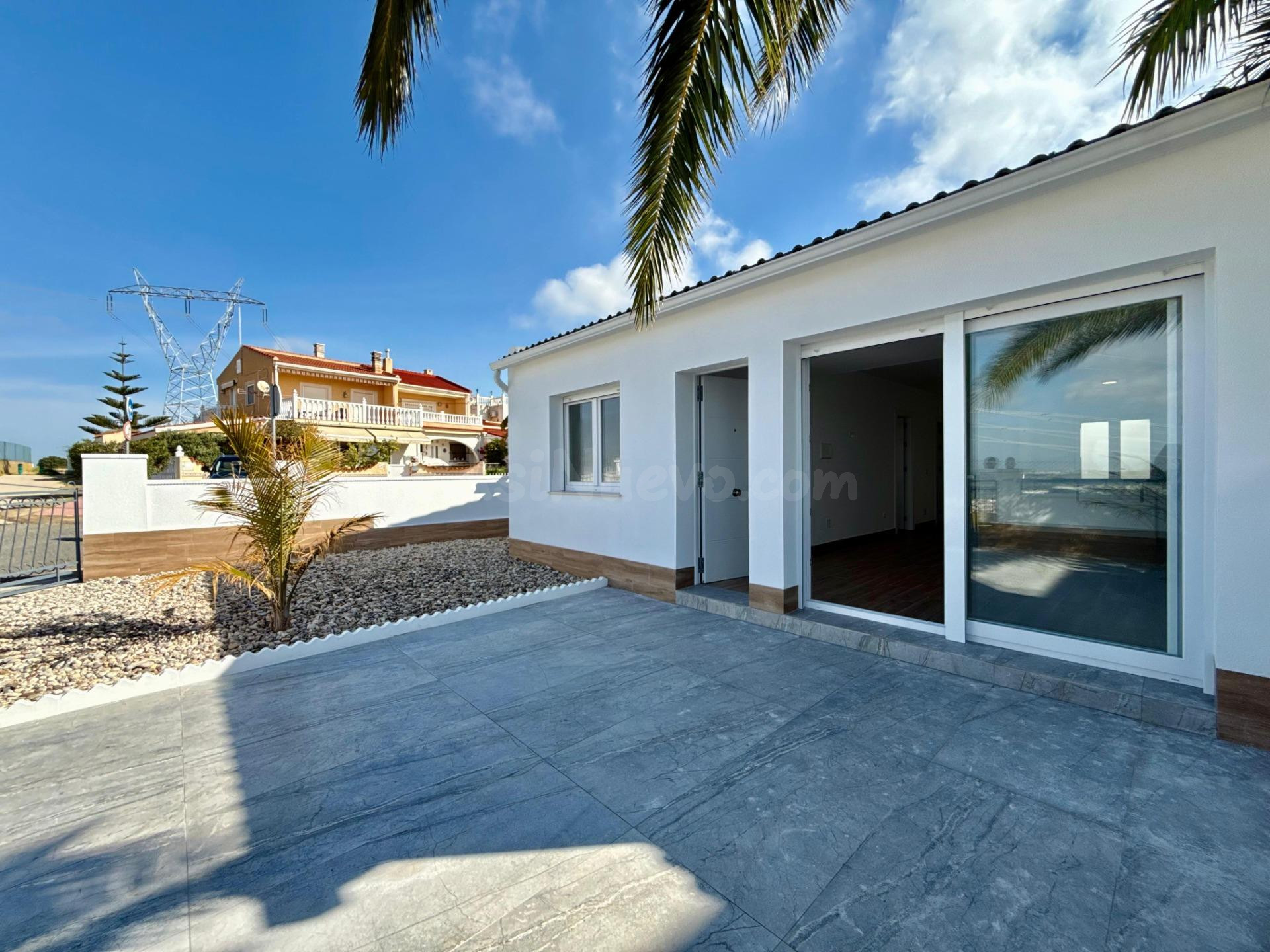 Bungalow reformado con patio y mucha luz - foto 4