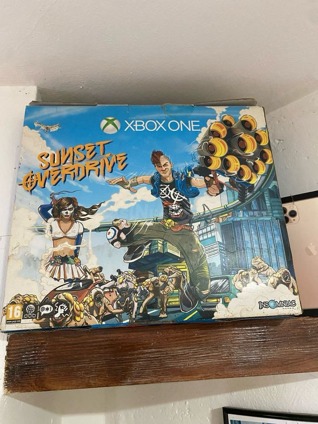 Caja Xbox One Ed. Sunset Overdrive