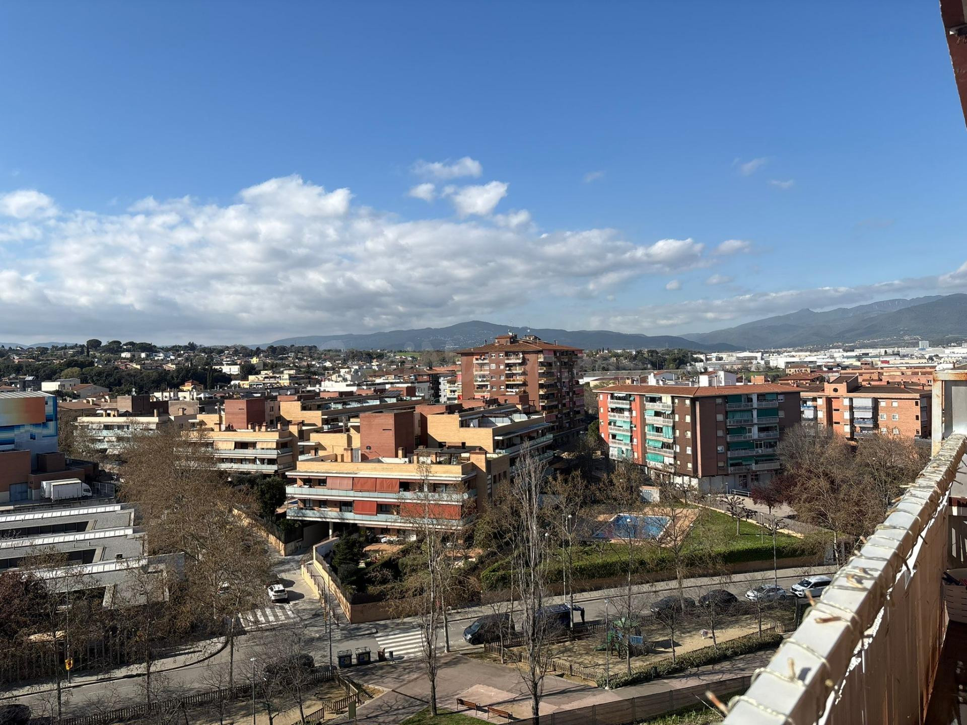 PISO CON MUY BUENAS VISTAS EN CANOVELLES!!! - foto 4