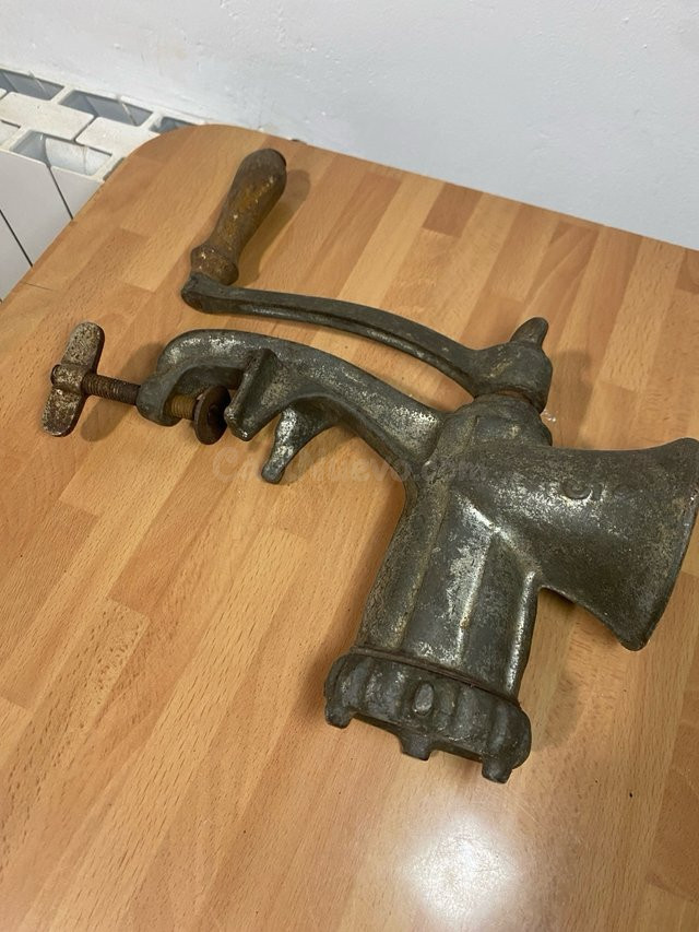Molinillo carne antiguo