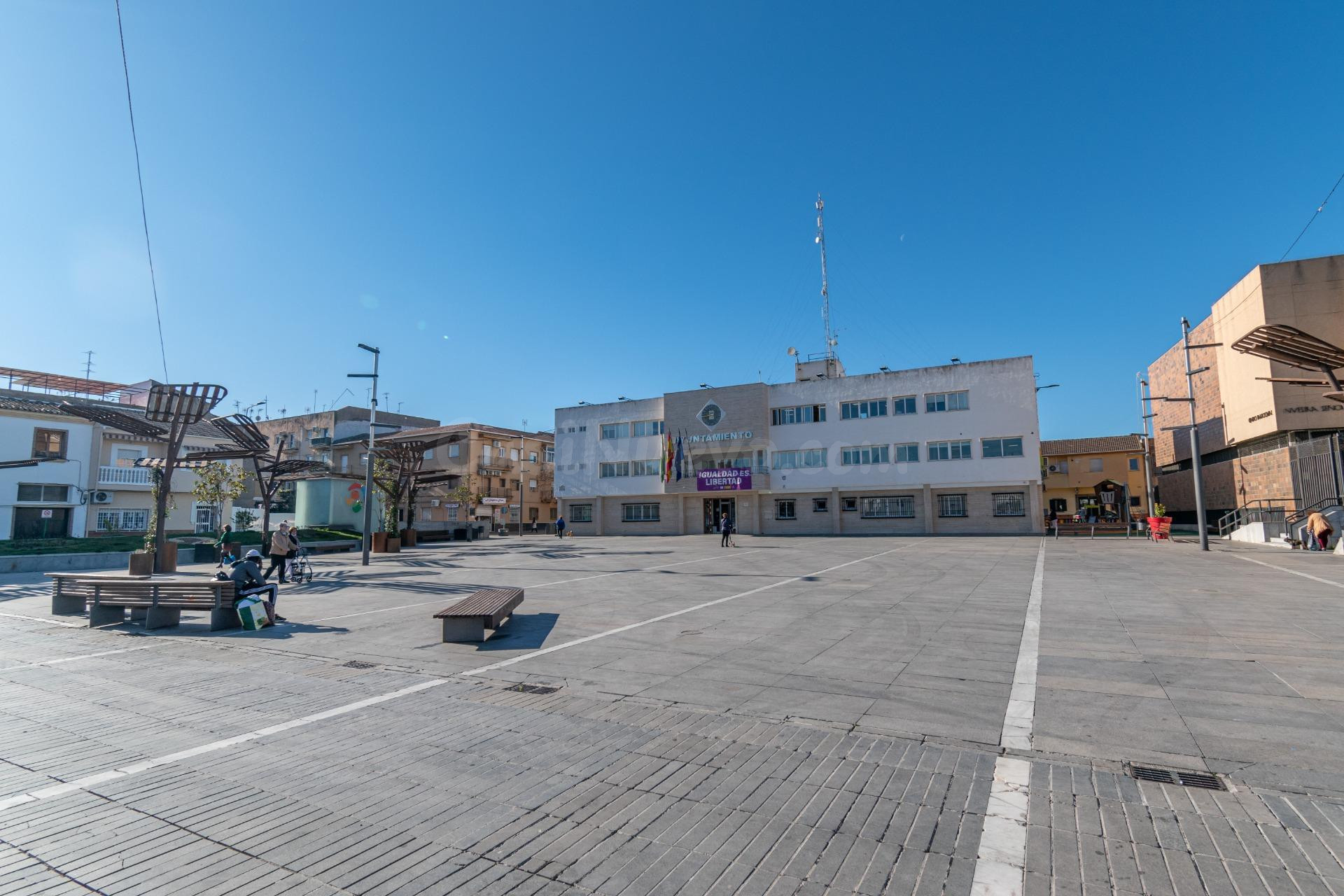 Oportunidad Única: Magnífica Vivienda en el Corazón de Armil - foto 3