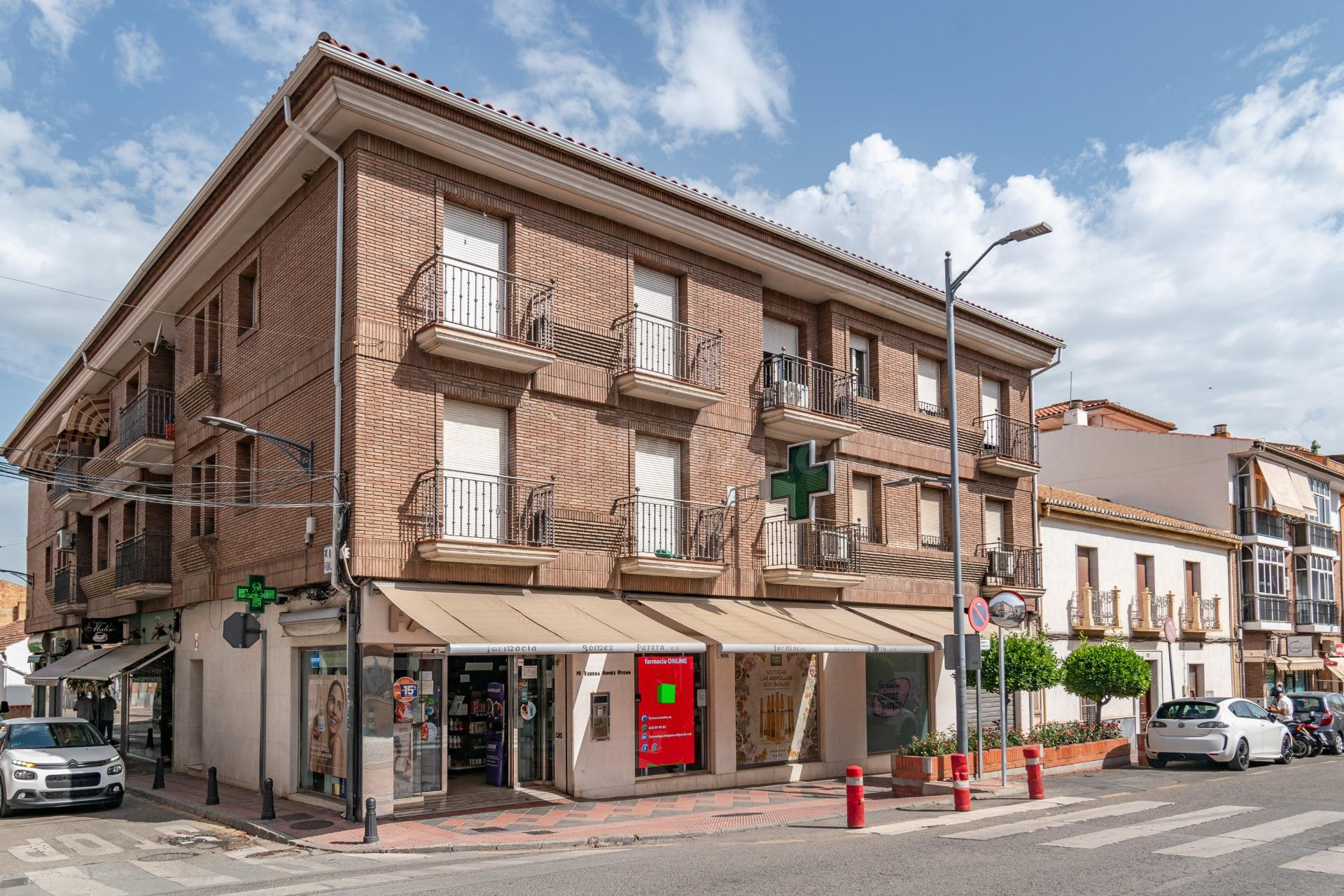 Oportunidad Única: Magnífica Vivienda en el Corazón de Armil - foto 6