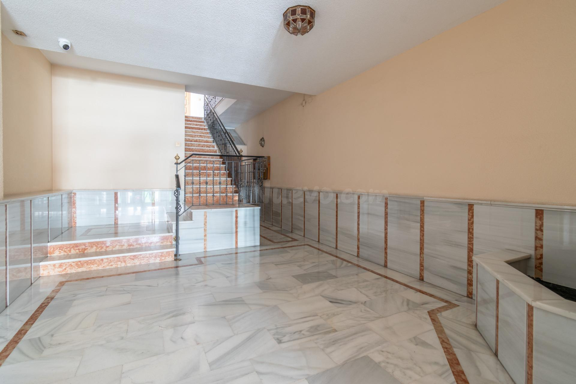 Oportunidad Única: Magnífica Vivienda en el Corazón de Armil - foto 11