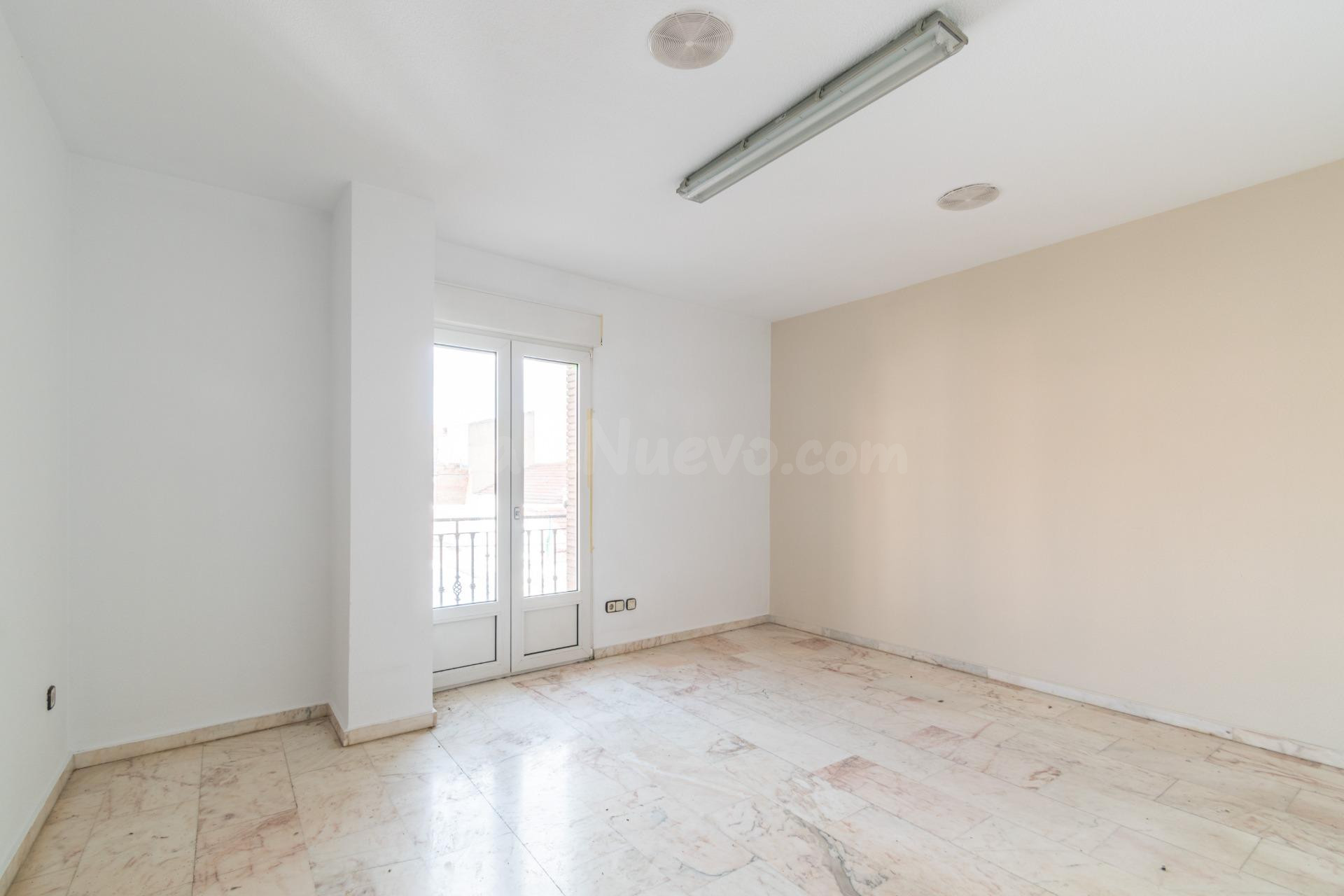 Oportunidad Única: Magnífica Vivienda en el Corazón de Armil - foto 15