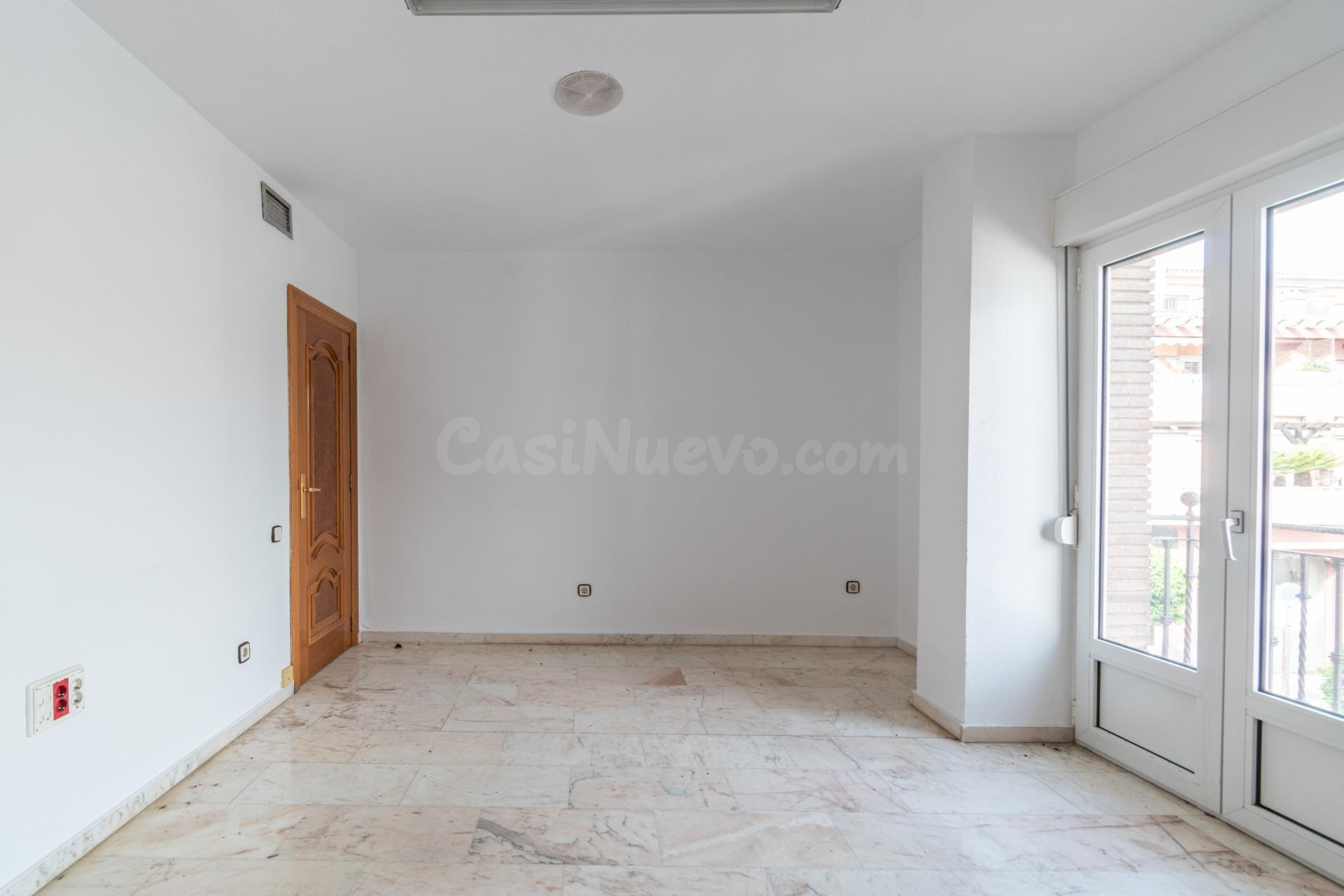 Oportunidad Única: Magnífica Vivienda en el Corazón de Armil - foto 19