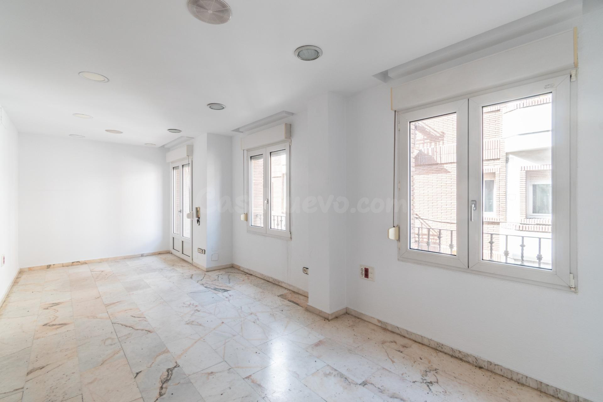 Oportunidad Única: Magnífica Vivienda en el Corazón de Armil - foto 24
