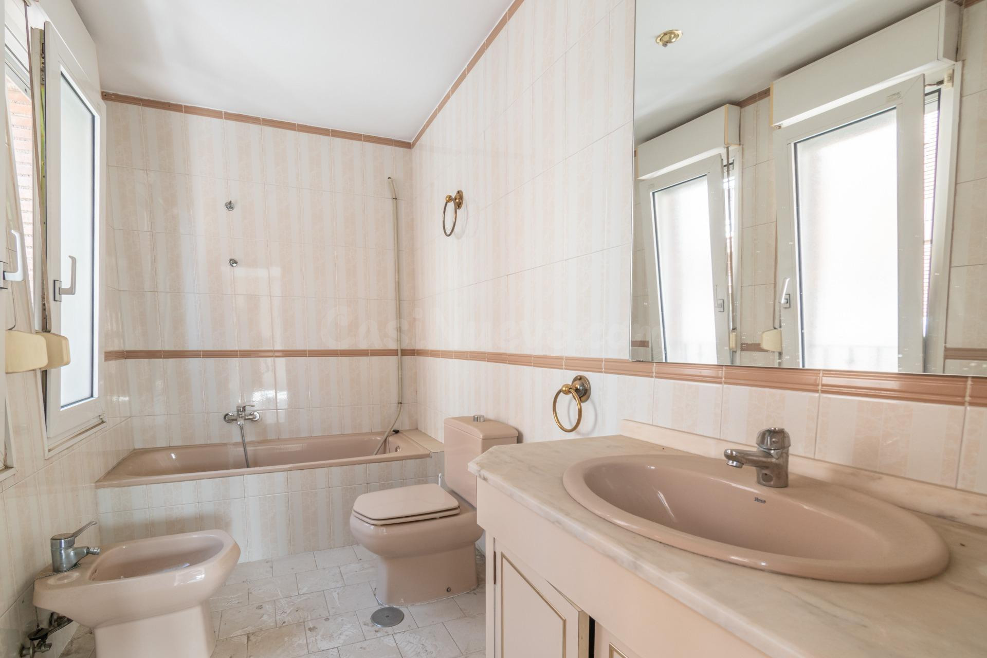 Oportunidad Única: Magnífica Vivienda en el Corazón de Armil - foto 30