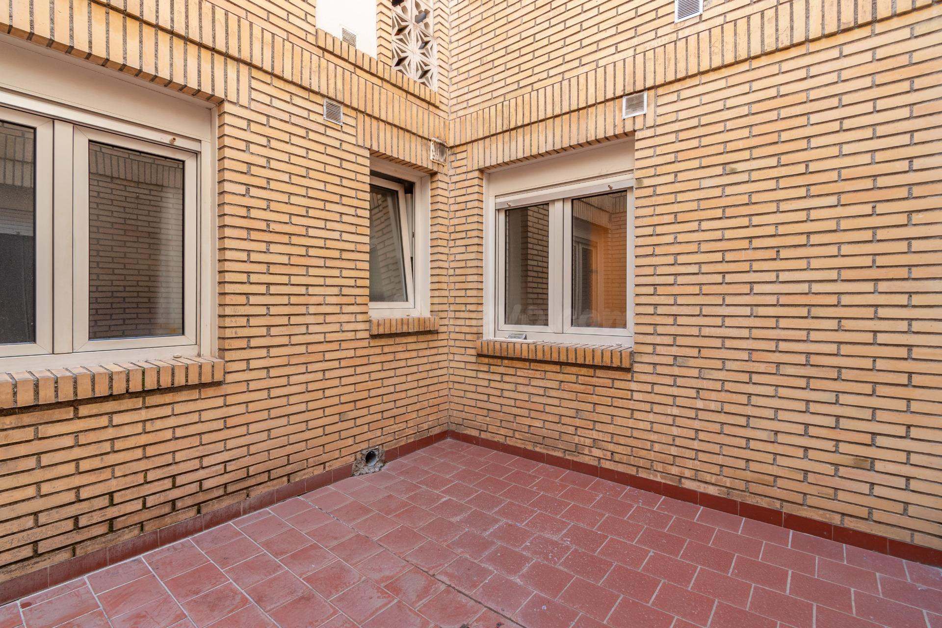 Oportunidad Única: Magnífica Vivienda en el Corazón de Armil - foto 32