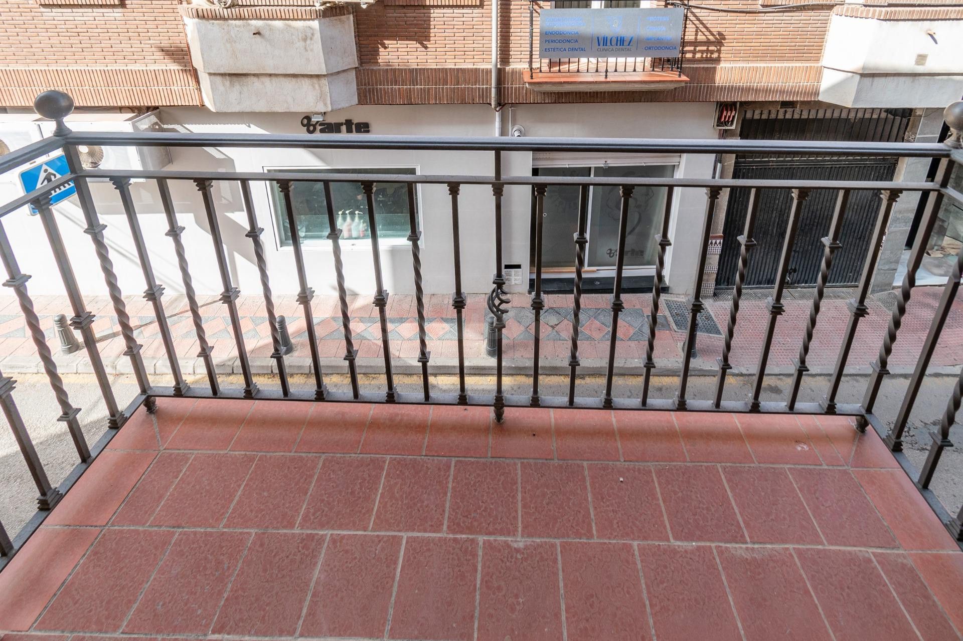 Oportunidad Única: Magnífica Vivienda en el Corazón de Armil - foto 36